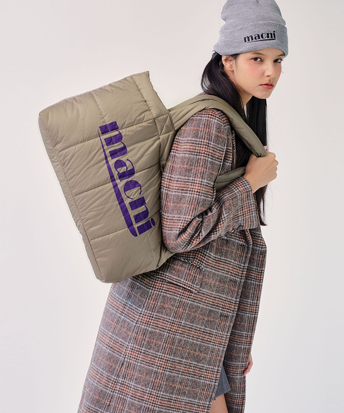 마크니(MACNI) PADDED SHOULDER BAG_KHAKI BEIGE
