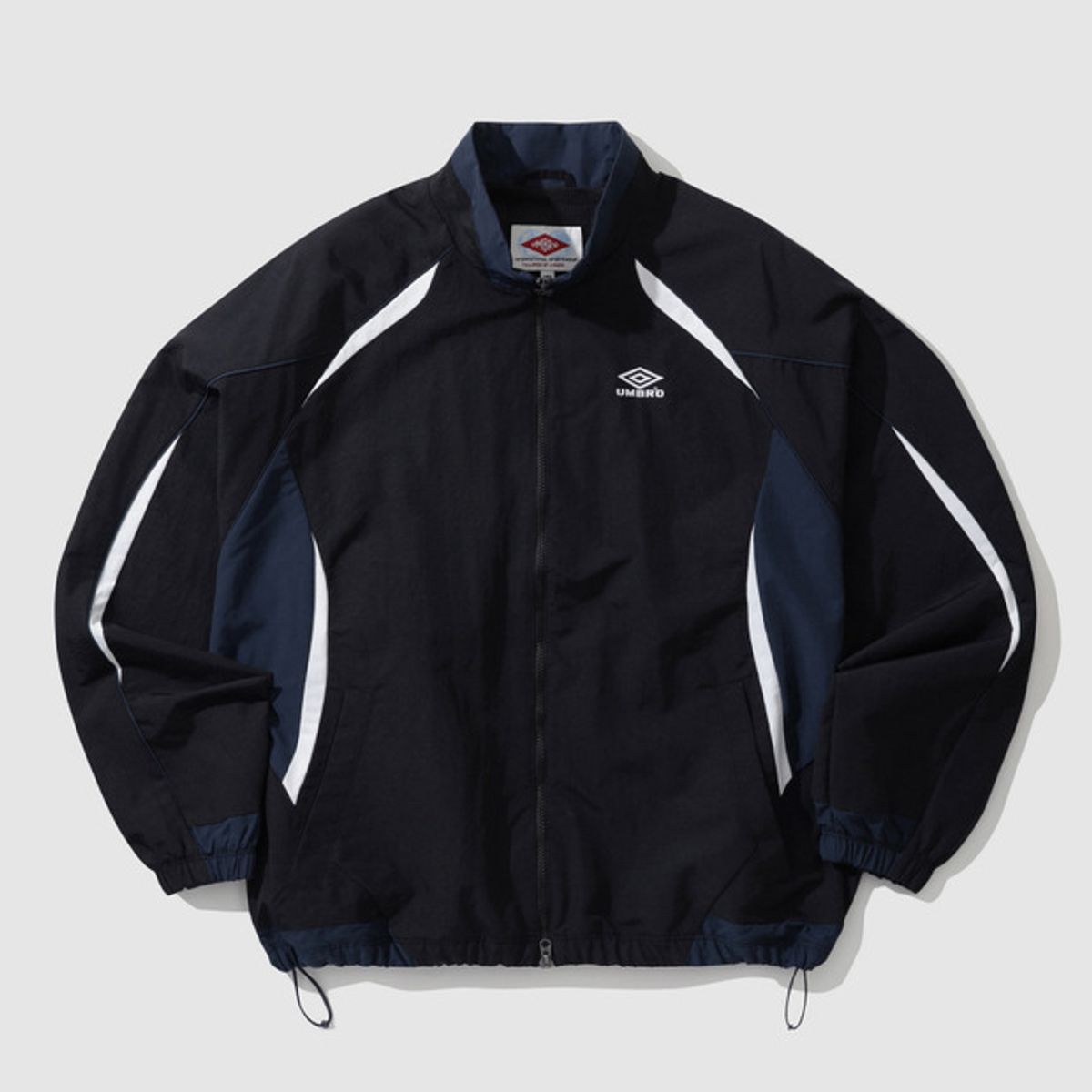 엄브로(UMBRO) HBL CELEB 스탠넥 바람막이 웜업 자켓 블랙(UP121CJK24)