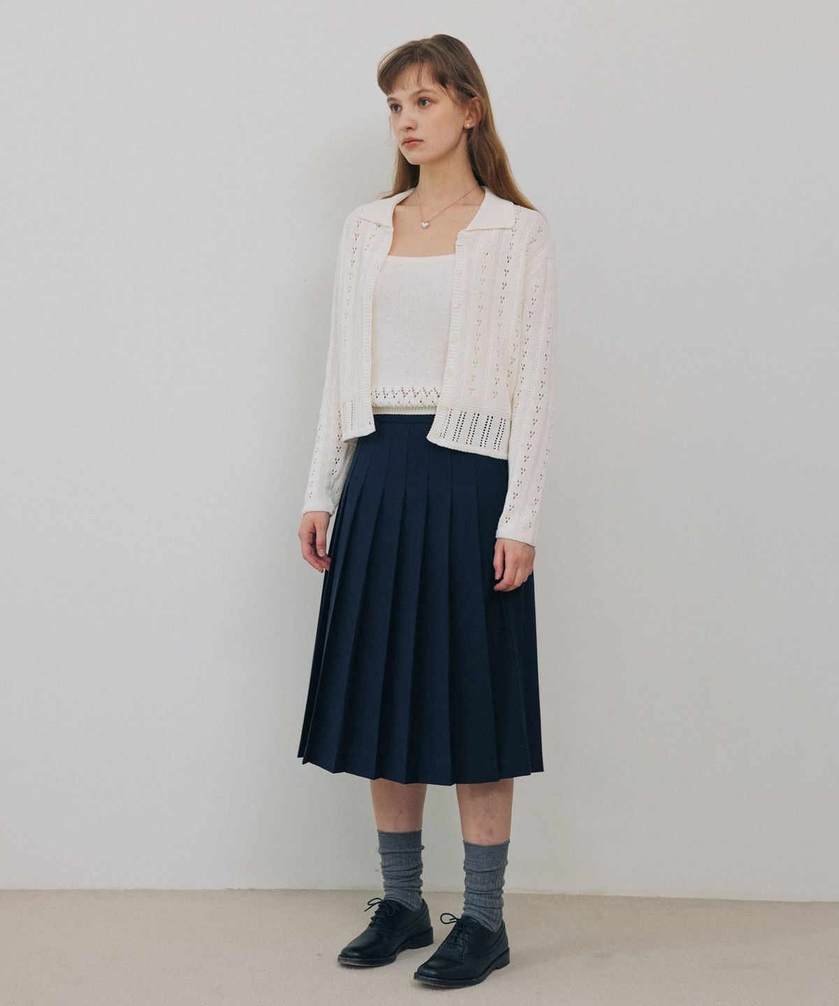 튜드먼트(TTUDEMENT) PLEATED MIDI SKIRT NAVY