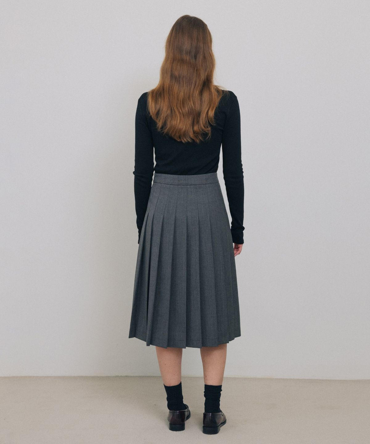 튜드먼트(TTUDEMENT) PLEATED MIDI SKIRT GREY