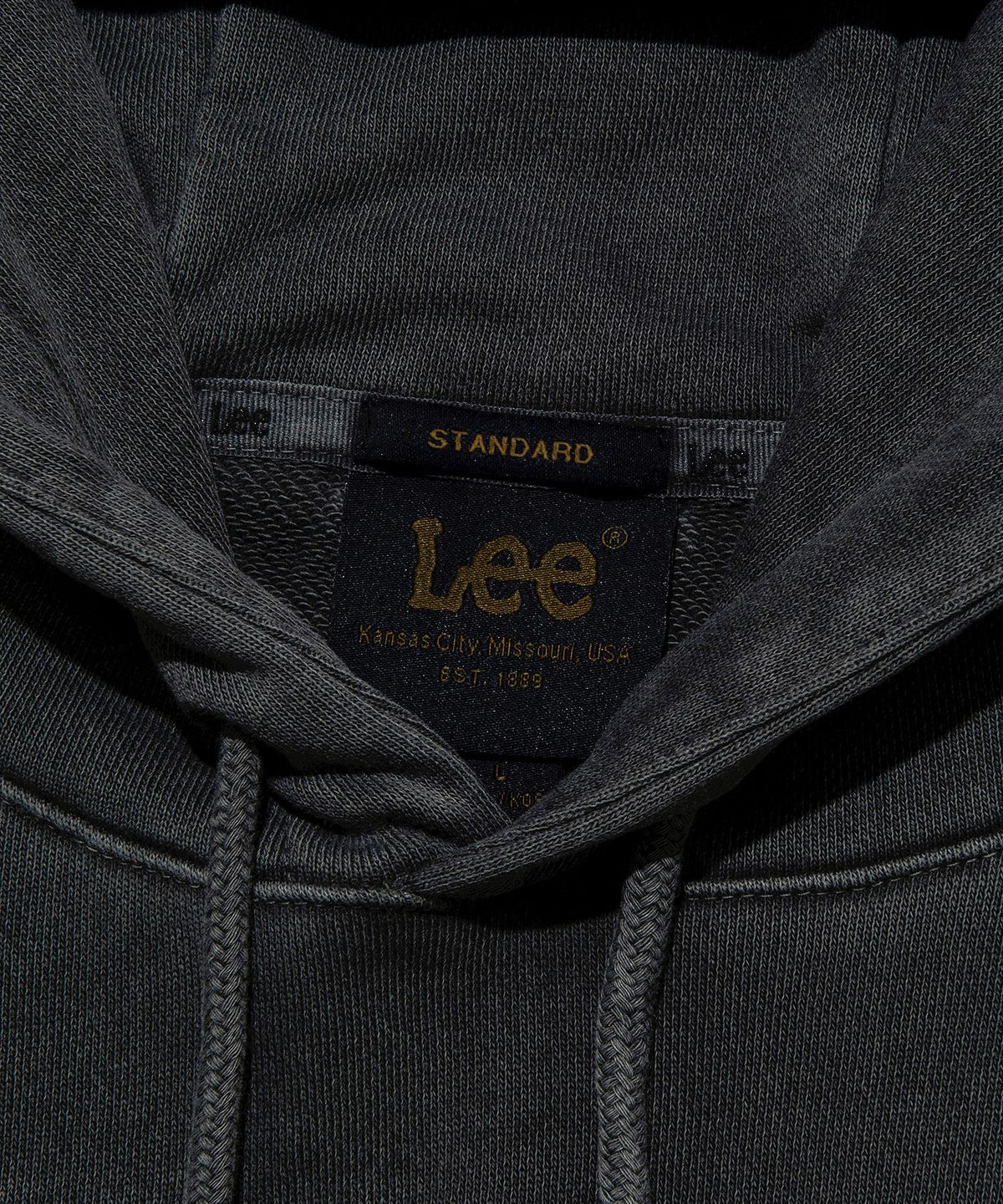 리(LEE) 스몰 트위치 로고 다잉 후드 차콜