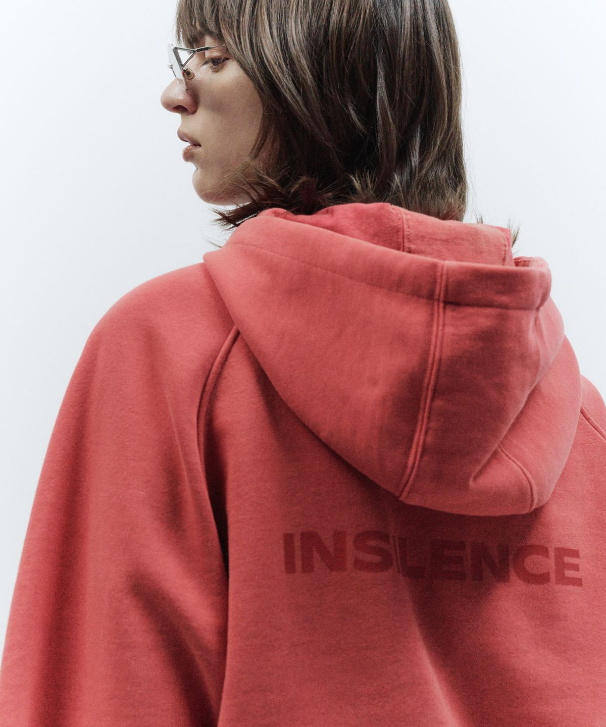 인사일런스 우먼(INSILENCE WOMEN) 스노우 워시드 크롭 후디 WASHED RED