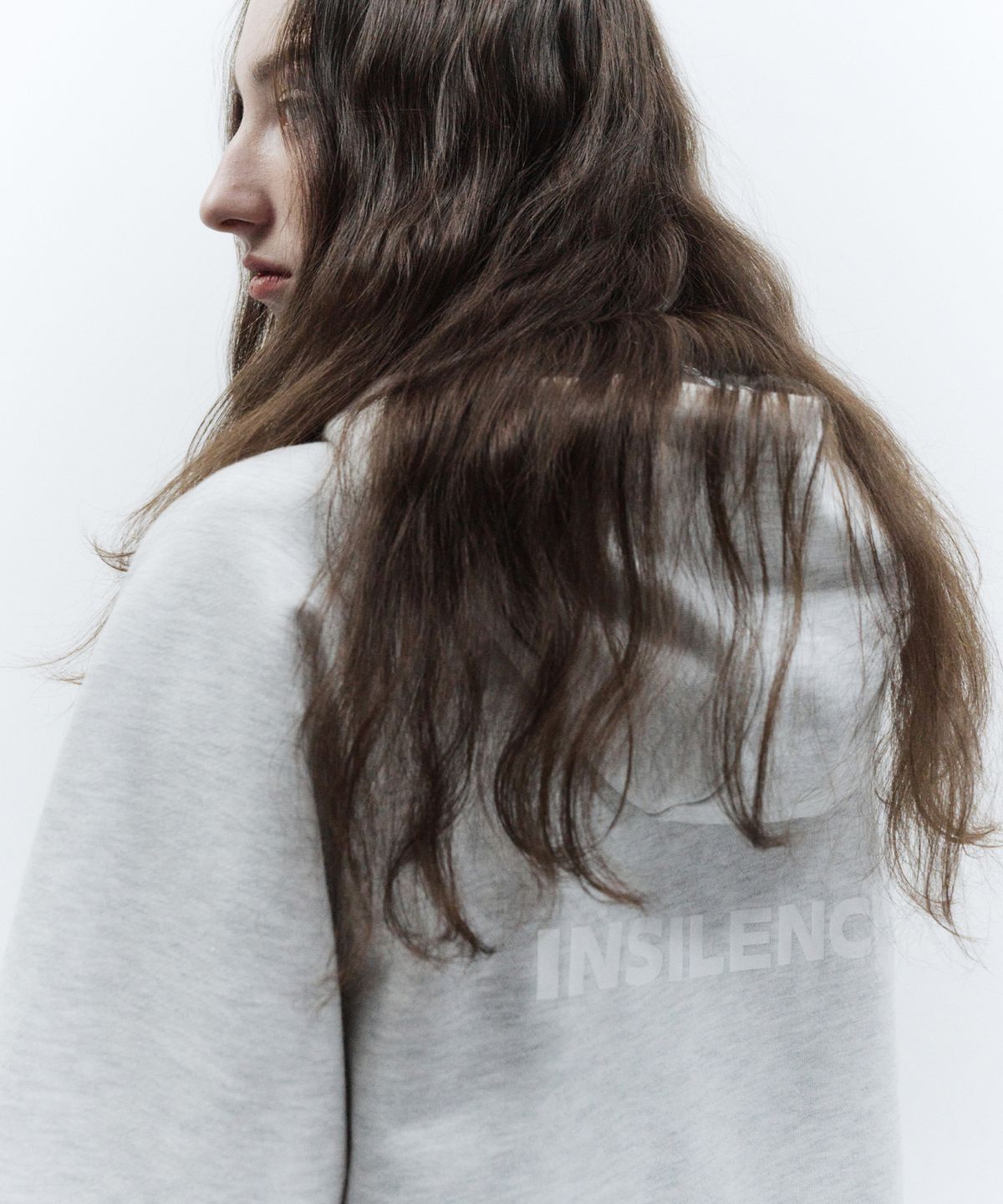 인사일런스 우먼(INSILENCE WOMEN) 스노우 워시드 크롭 후디 MELANGE GREY