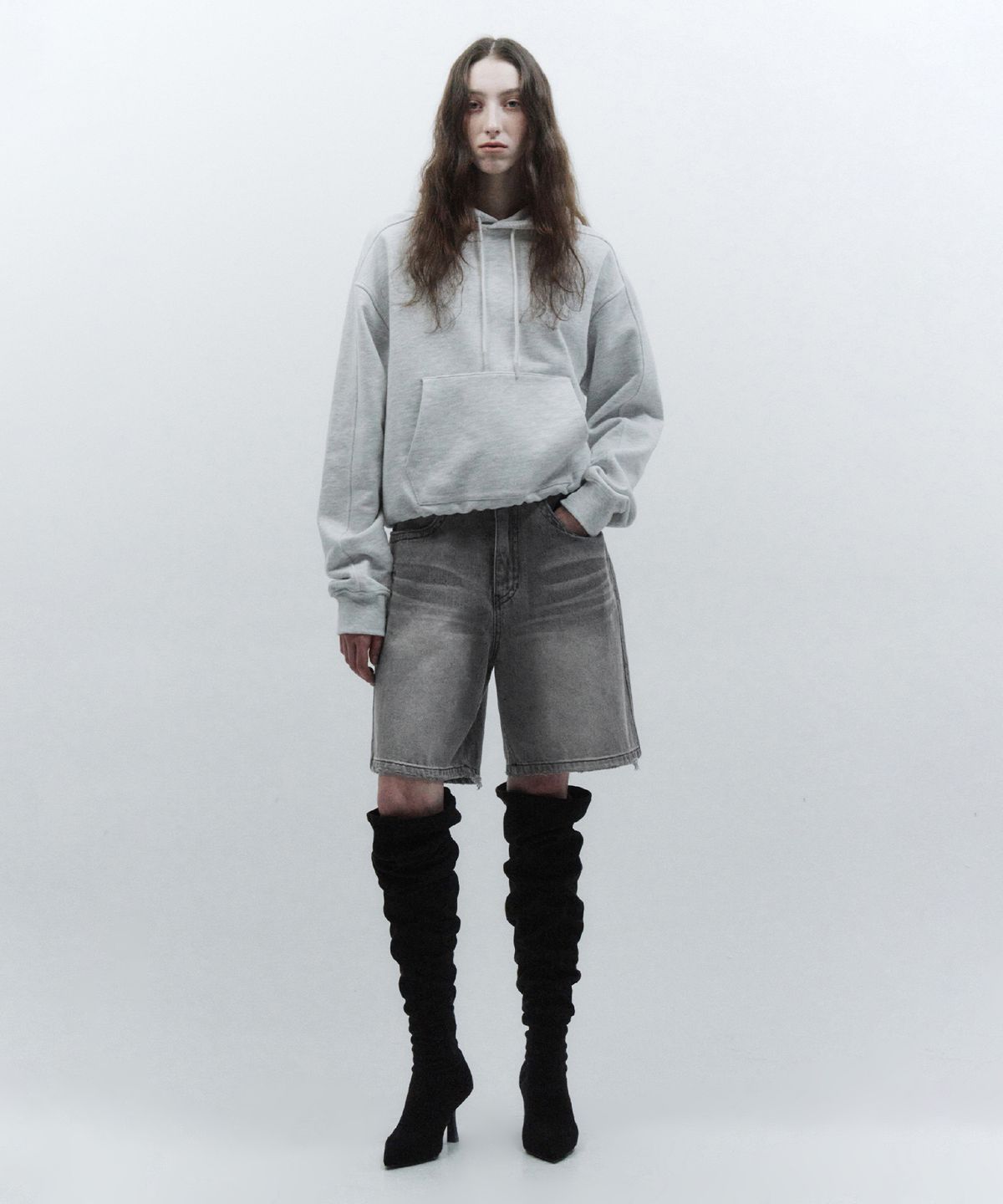인사일런스 우먼(INSILENCE WOMEN) 스노우 워시드 크롭 후디 MELANGE GREY