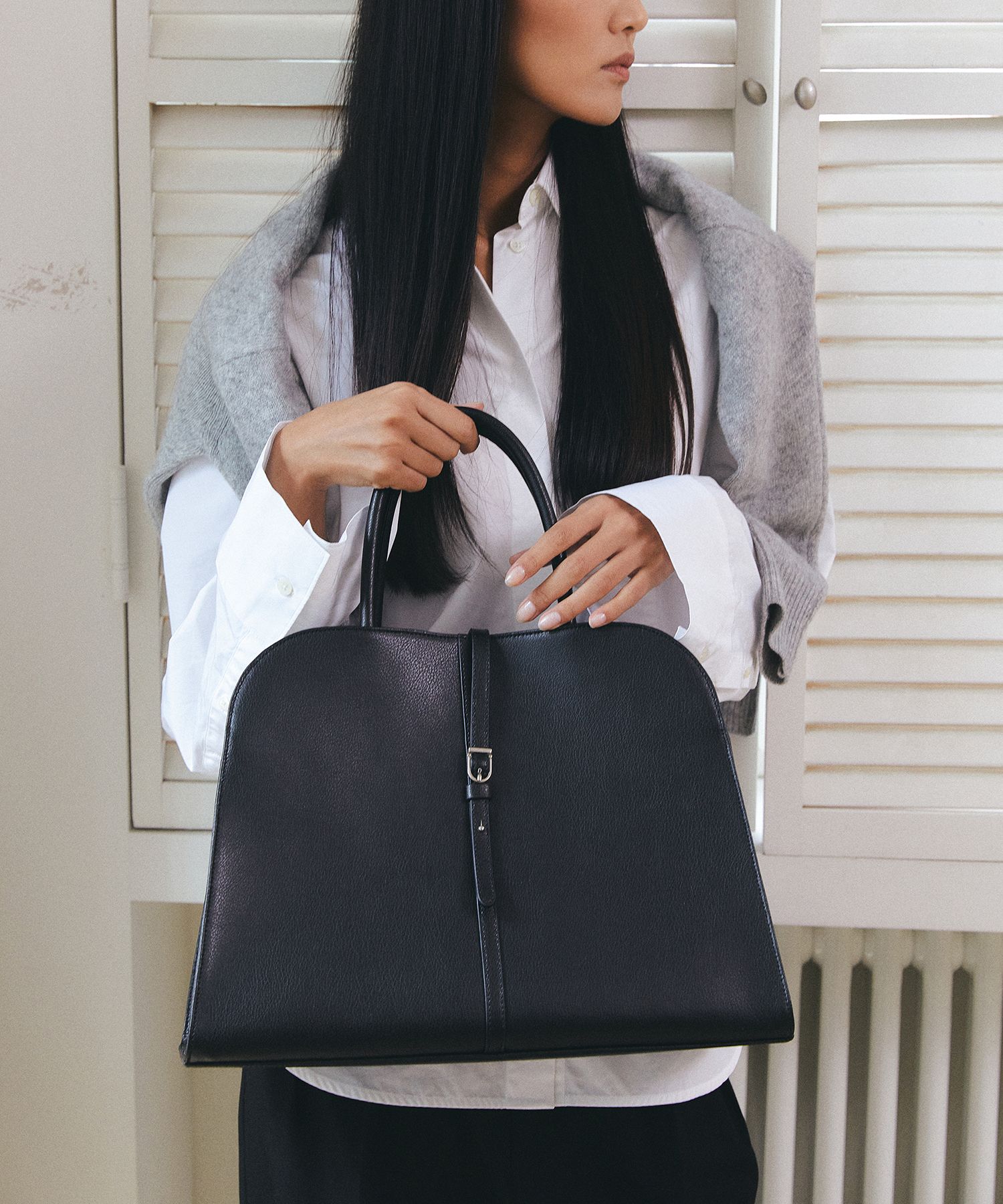 緊急値下⭐︎【新品同様】MONOROW BLANC Lバッグラージ 肩掛けブラック Designer fashion, Seoul-fully created | W Concept