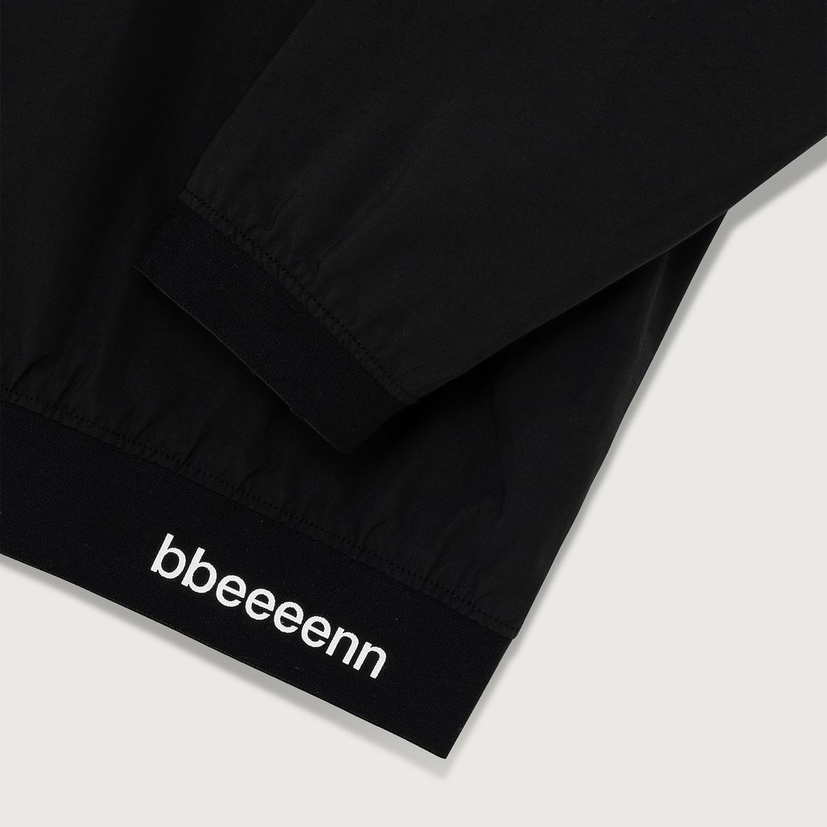벤(BBEEEENN) 테크니컬 패브릭 풀오버_블랙