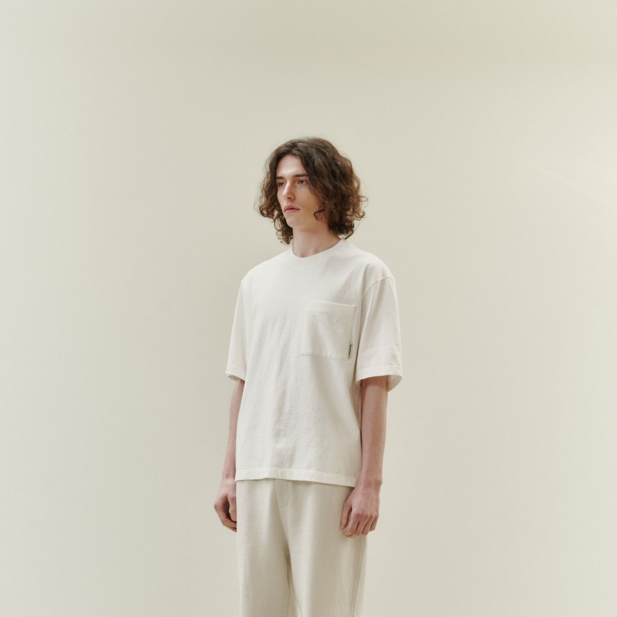 벤(BBEEEENN) MENS)오버핏 포켓 티셔츠_아이보리