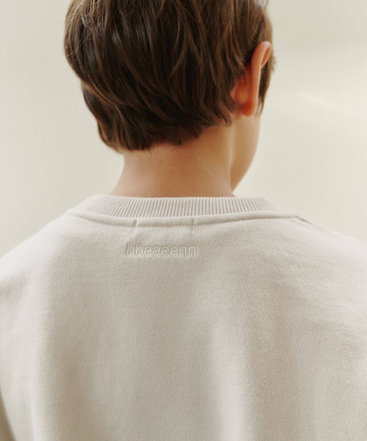 벤(BBEEEENN) 버블 벤몬 스웻셔츠_에크루