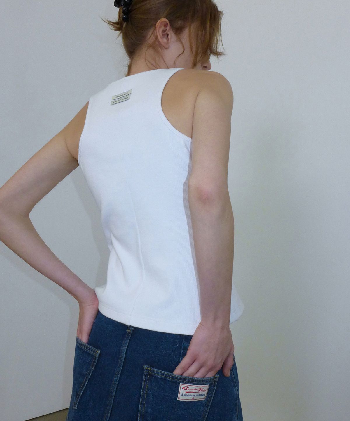 오버듀플레어(OVERDUEFLAIR) RIBBED COTTON U NECK TOP_WHITE