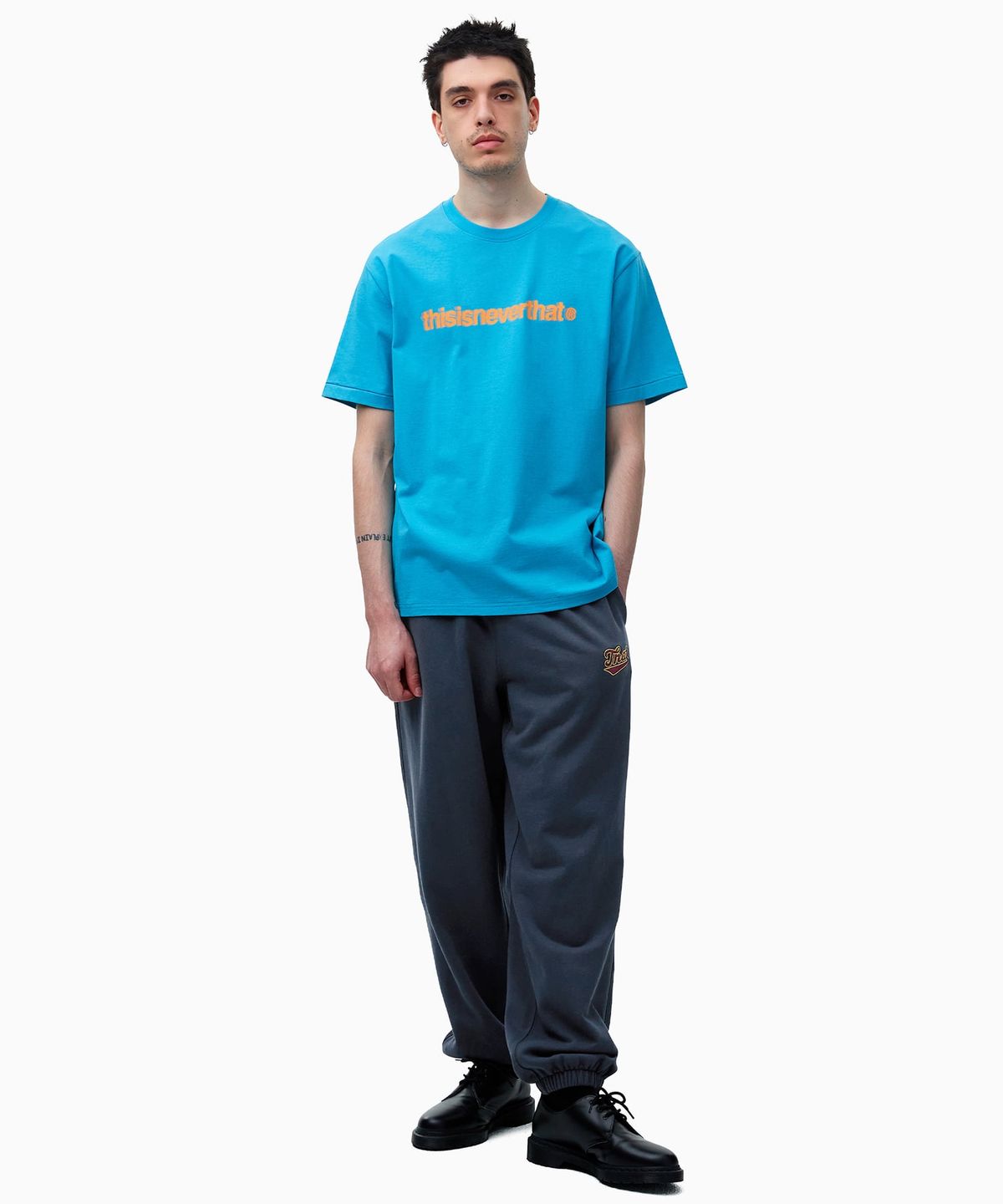 디스이즈네버댓(THISISNEVERTHAT) That Sign Sweatpant Navy