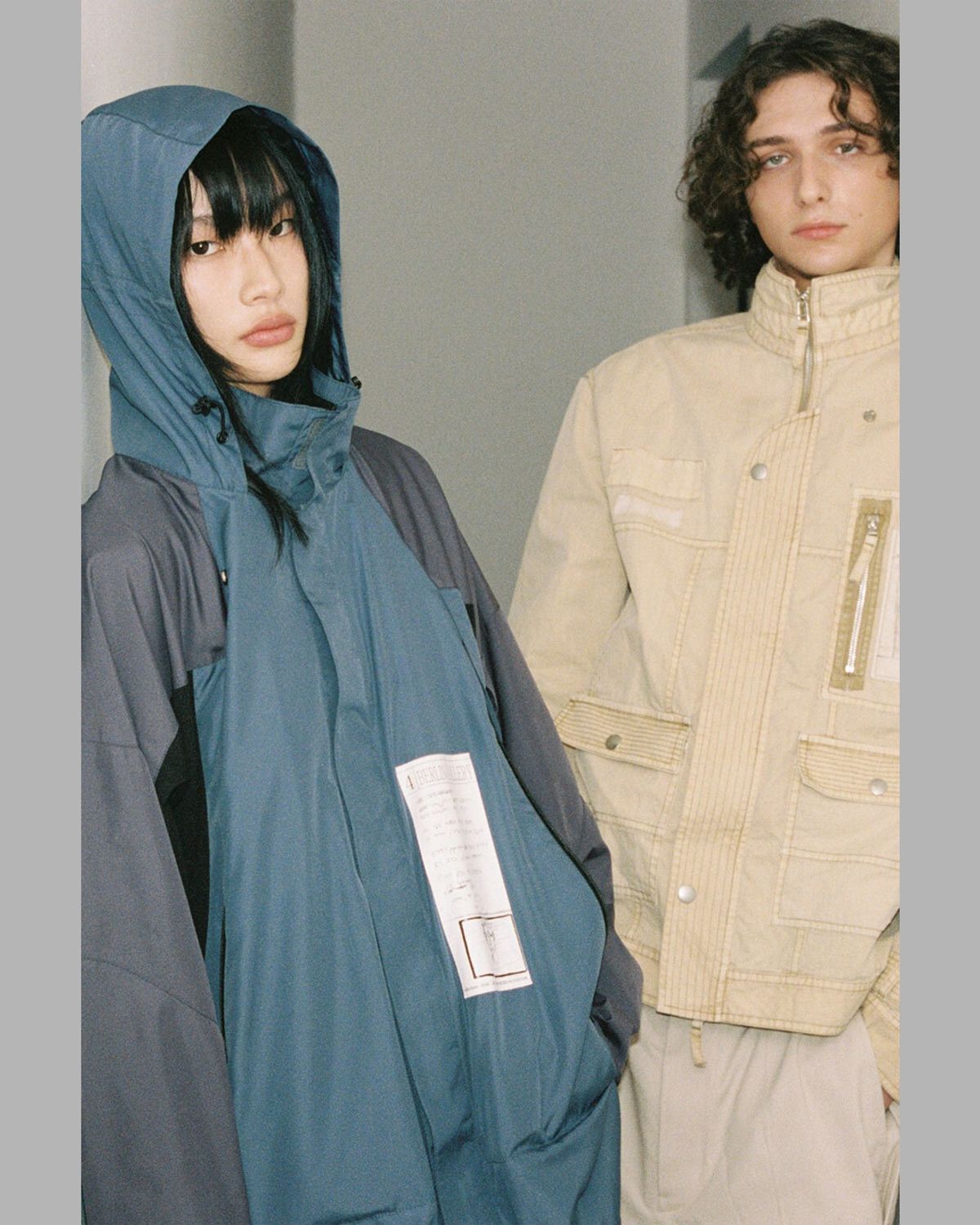 더뮤지엄비지터(THEMUSEUMVISITOR) LEATHER MIX WINDBREAKER (BLUE)