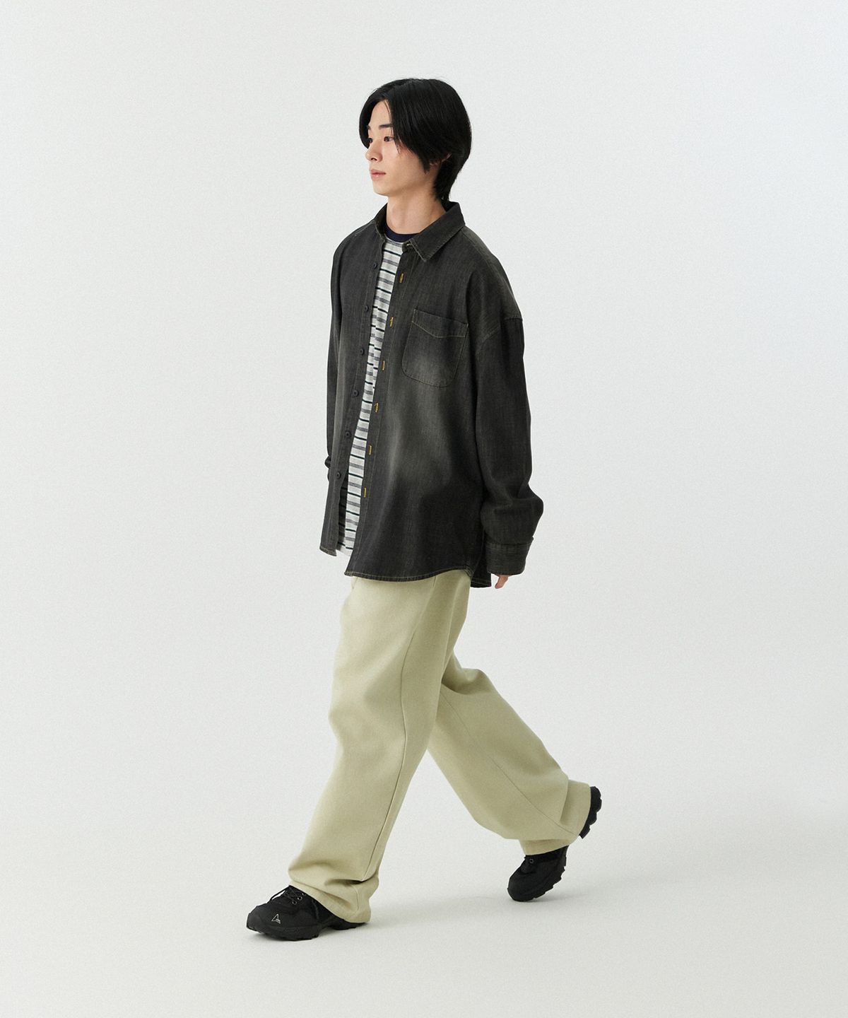 스탠즈(STENDS) [M~4XL] 페이드 워싱 데님 셔츠_블랙