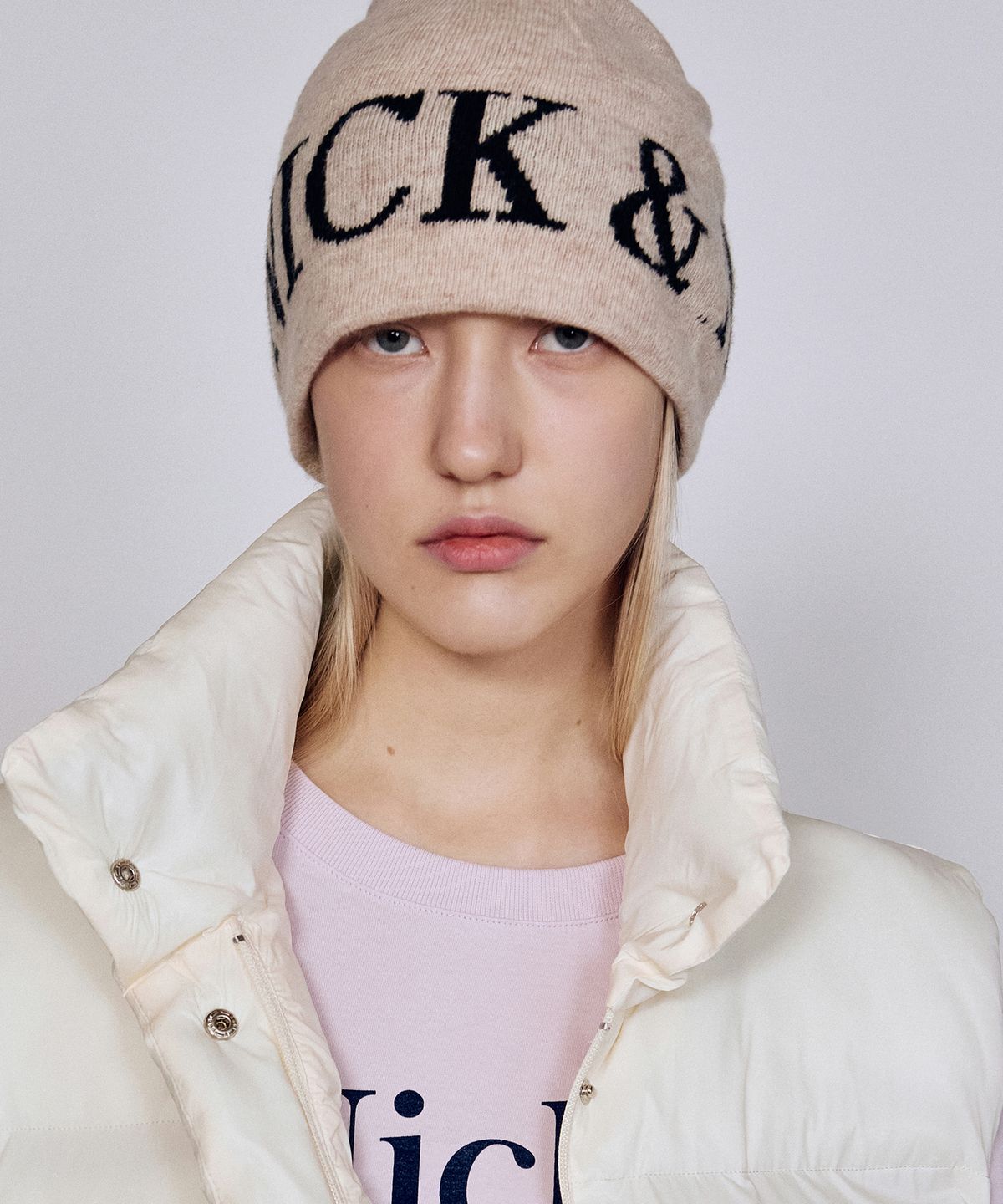 닉앤니콜(NICK&NICOLE) CASHMERE LETTERING JAQUARD BEANIE_BEIGE