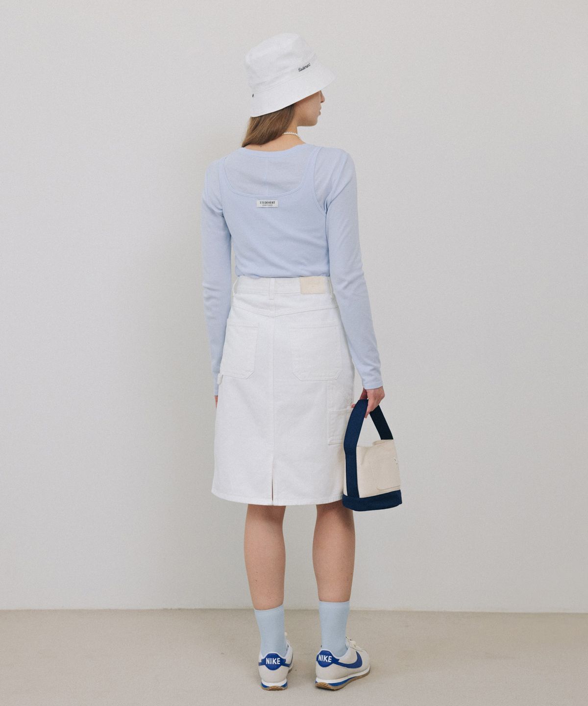 튜드먼트(TTUDEMENT) CARPENTER DENIM MIDI SKIRT WHITE