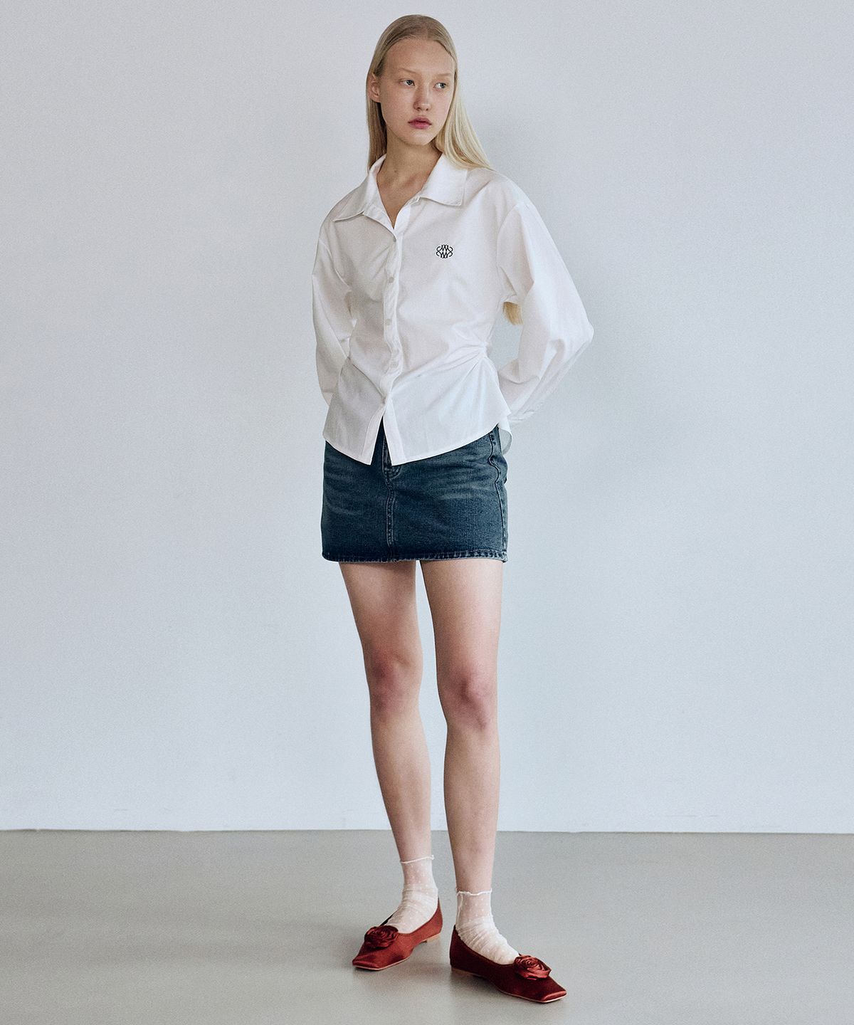 닉앤니콜(NICK&NICOLE) WRINKLE SLIM LINE SHIRRING SHIRT_IVORY