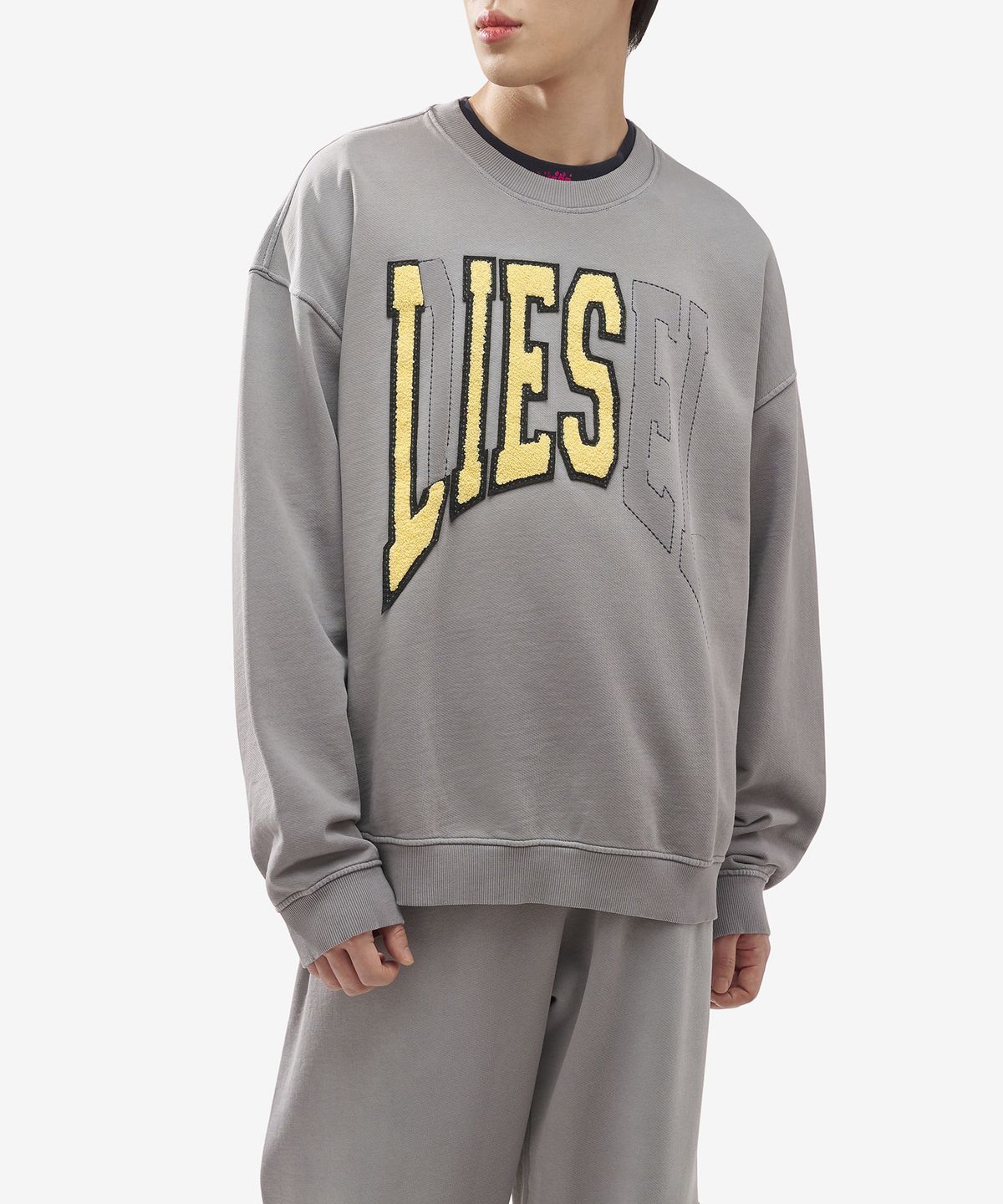 디젤(DIESEL) S 복스트 맨투맨 - 그레이 / A121240EPAI9BX