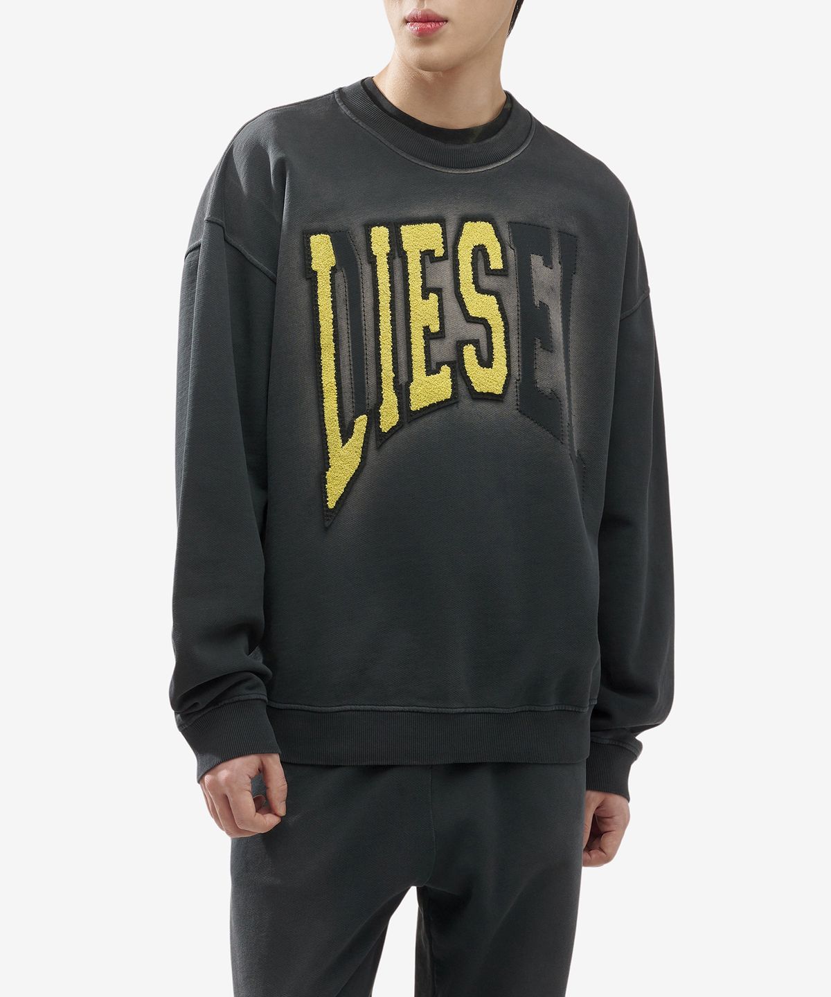 디젤(DIESEL) S 복스트 맨투맨 - 블랙 / A121240EPAI9XX