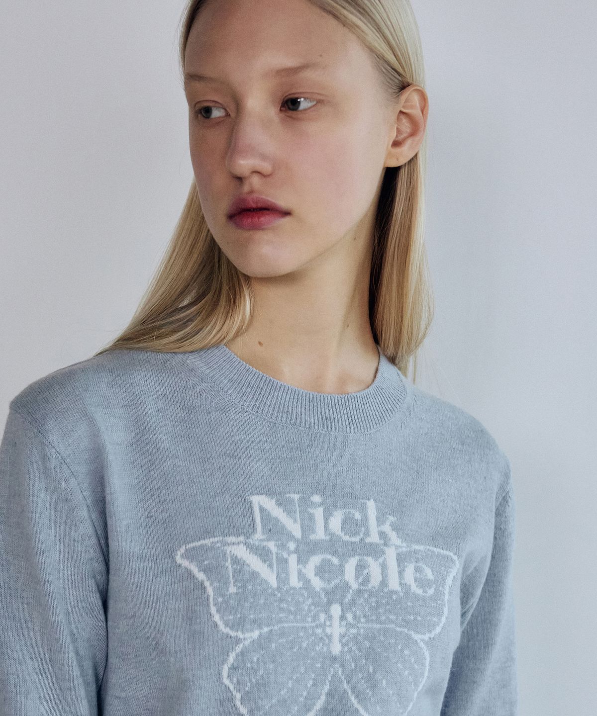 닉앤니콜(NICK&NICOLE) CASHMERE BUTTERFLY SIGNATURE CROP KNIT_SKY BLUE