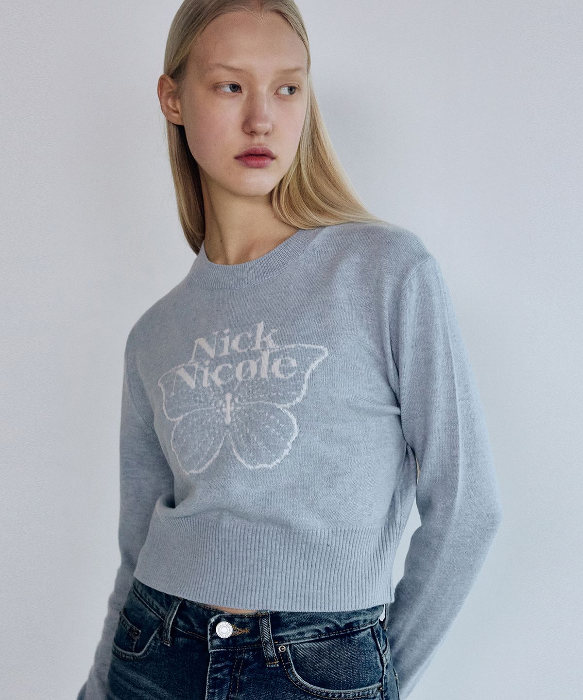 닉앤니콜(NICK&NICOLE) CASHMERE BUTTERFLY SIGNATURE CROP KNIT_SKY BLUE