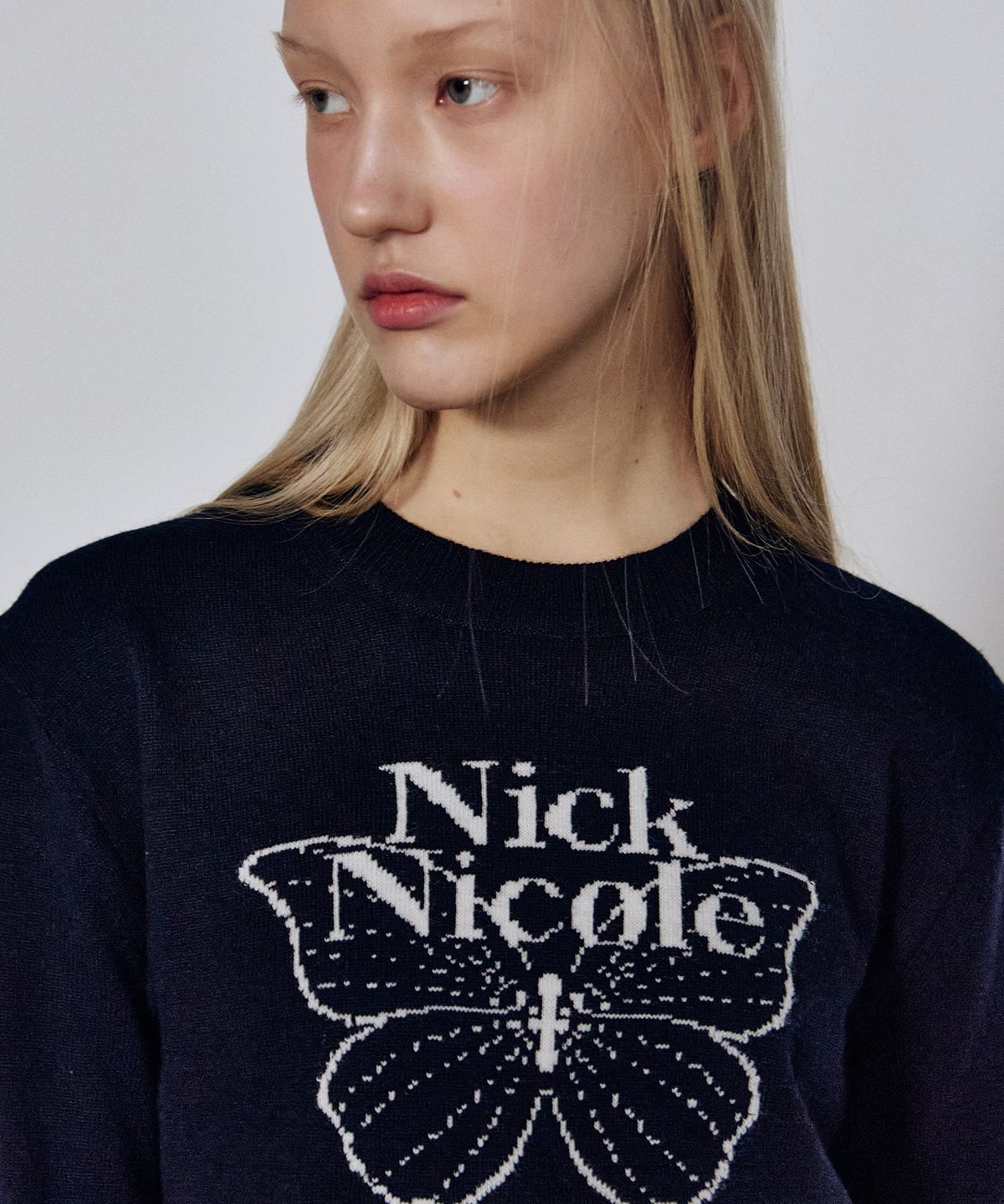 닉앤니콜(NICK&NICOLE) CASHMERE BUTTERFLY SIGNATURE CROP KNIT_NAVY
