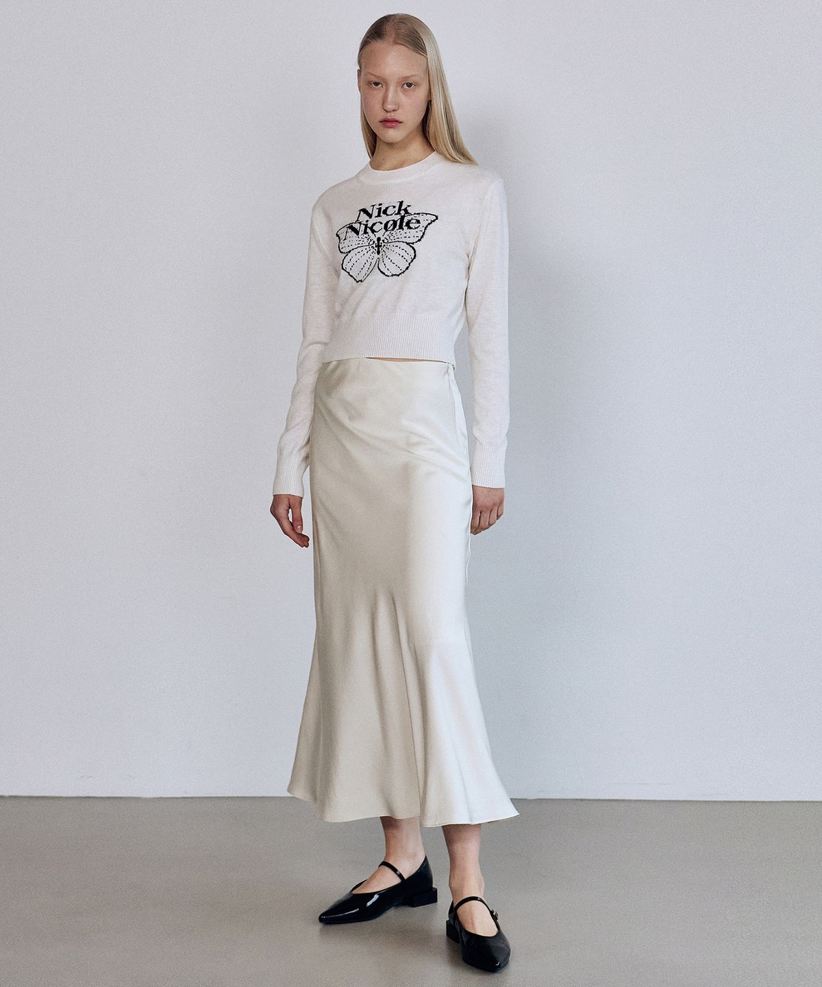 닉앤니콜(NICK&NICOLE) CASHMERE BUTTERFLY SIGNATURE CROP KNIT_IVORY BLACK
