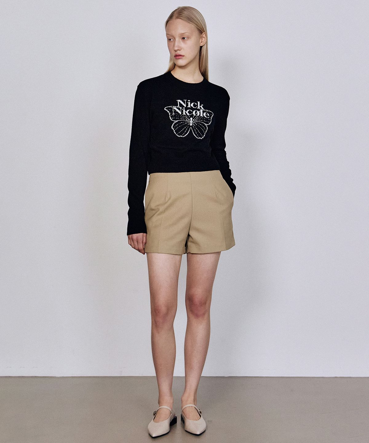 닉앤니콜(NICK&NICOLE) CASHMERE BUTTERFLY SIGNATURE CROP KNIT_BLACK