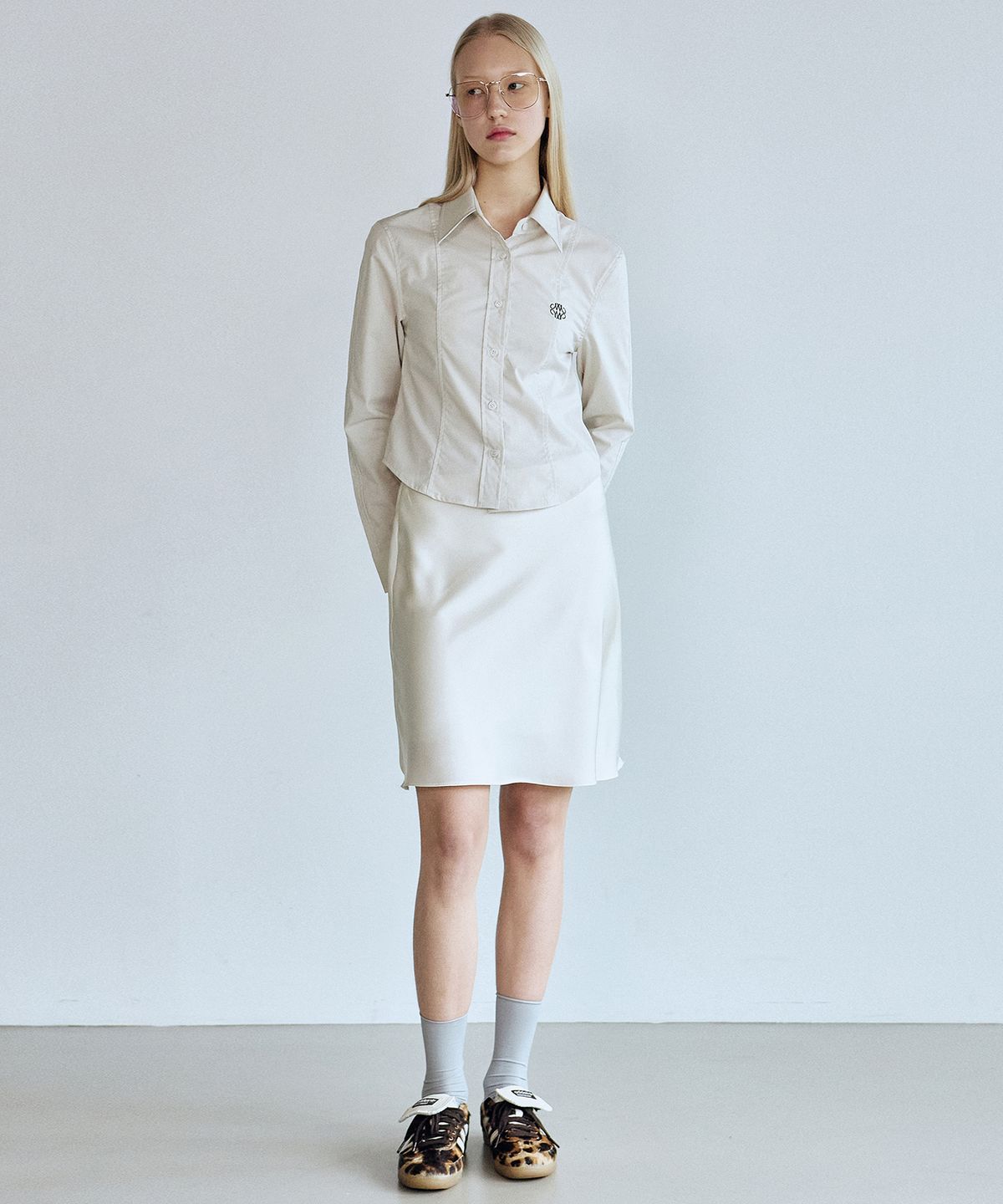 닉앤니콜(NICK&NICOLE) MINI SATIN FLARE SKIRT_CREAM