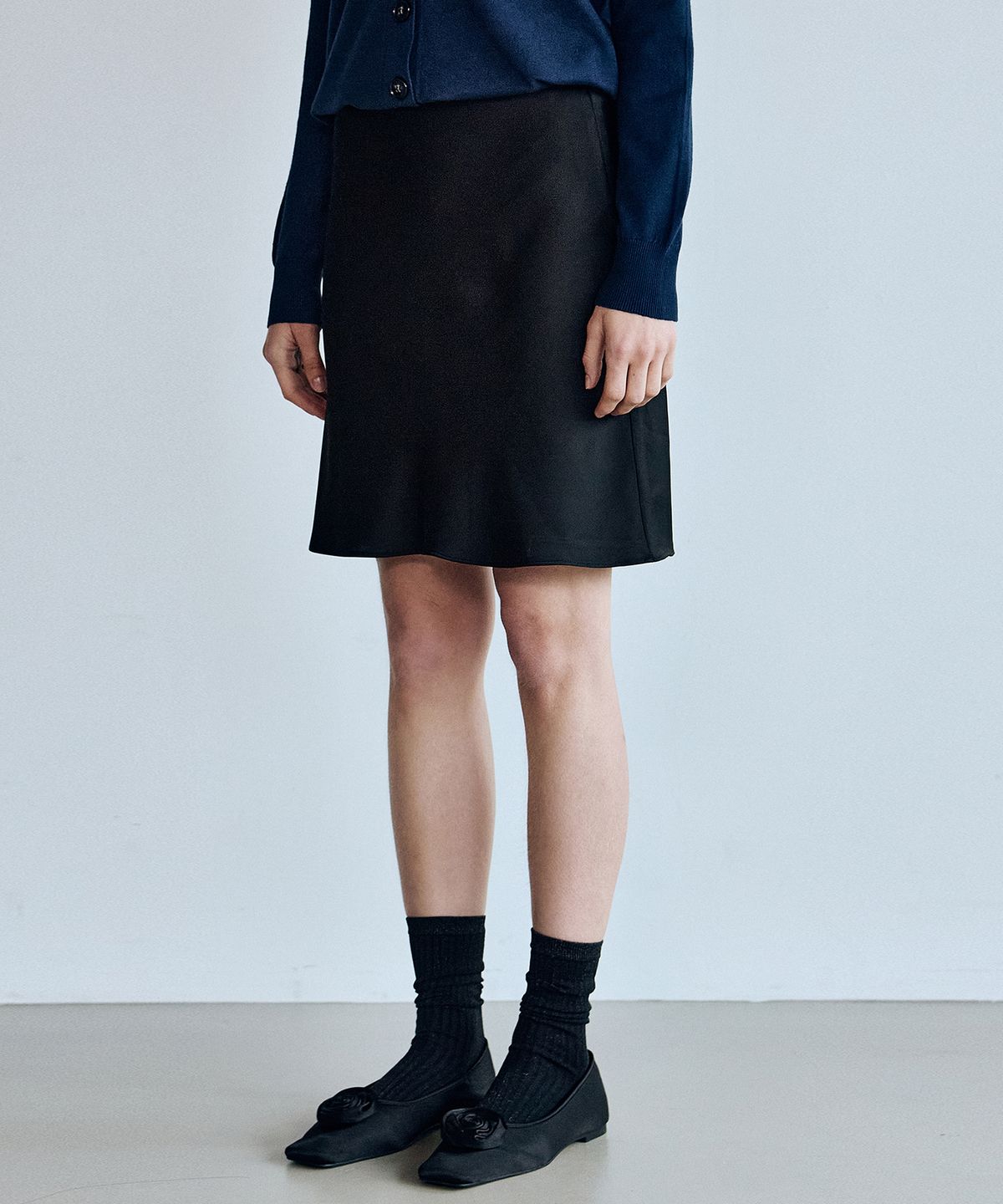닉앤니콜(NICK&NICOLE) MINI SATIN FLARE SKIRT_BLACK