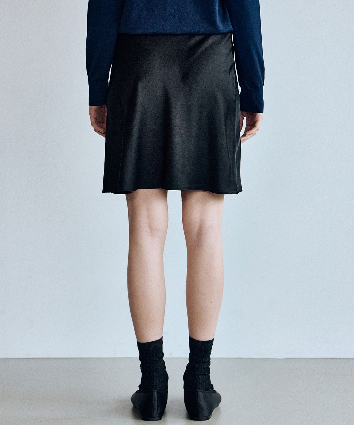 닉앤니콜(NICK&NICOLE) MINI SATIN FLARE SKIRT_BLACK