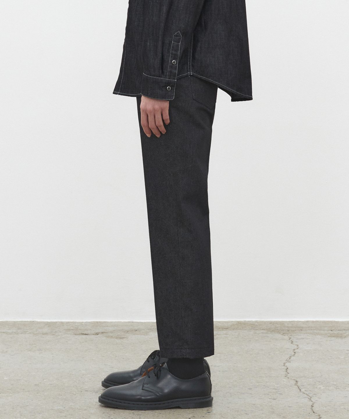 데케트(DECET) Dawn Cropped Tapered Jeans DCPT001CPBlack2