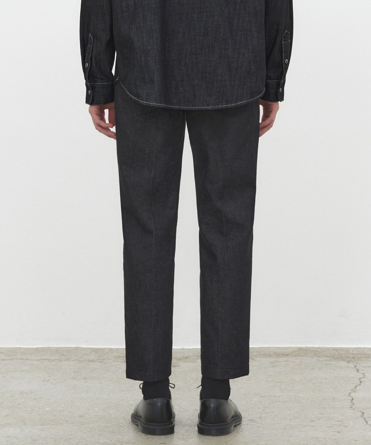 데케트(DECET) Dawn Cropped Tapered Jeans DCPT001CPBlack2