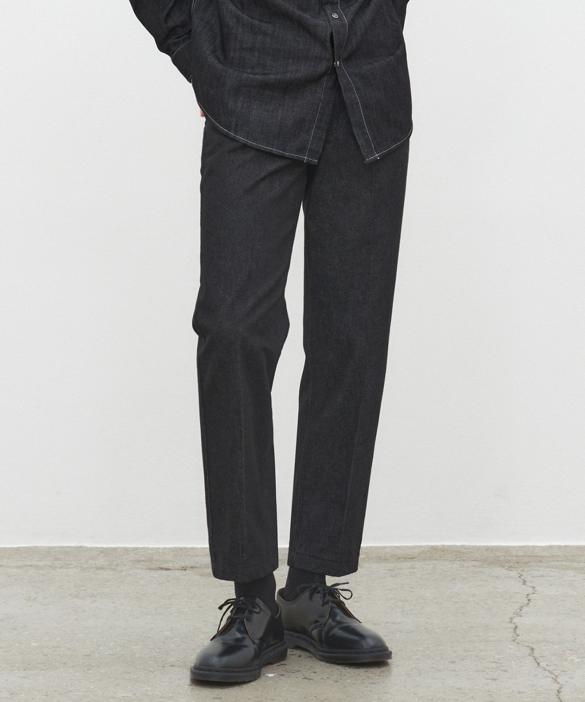 데케트(DECET) Dawn Cropped Tapered Jeans DCPT001CPBlack2