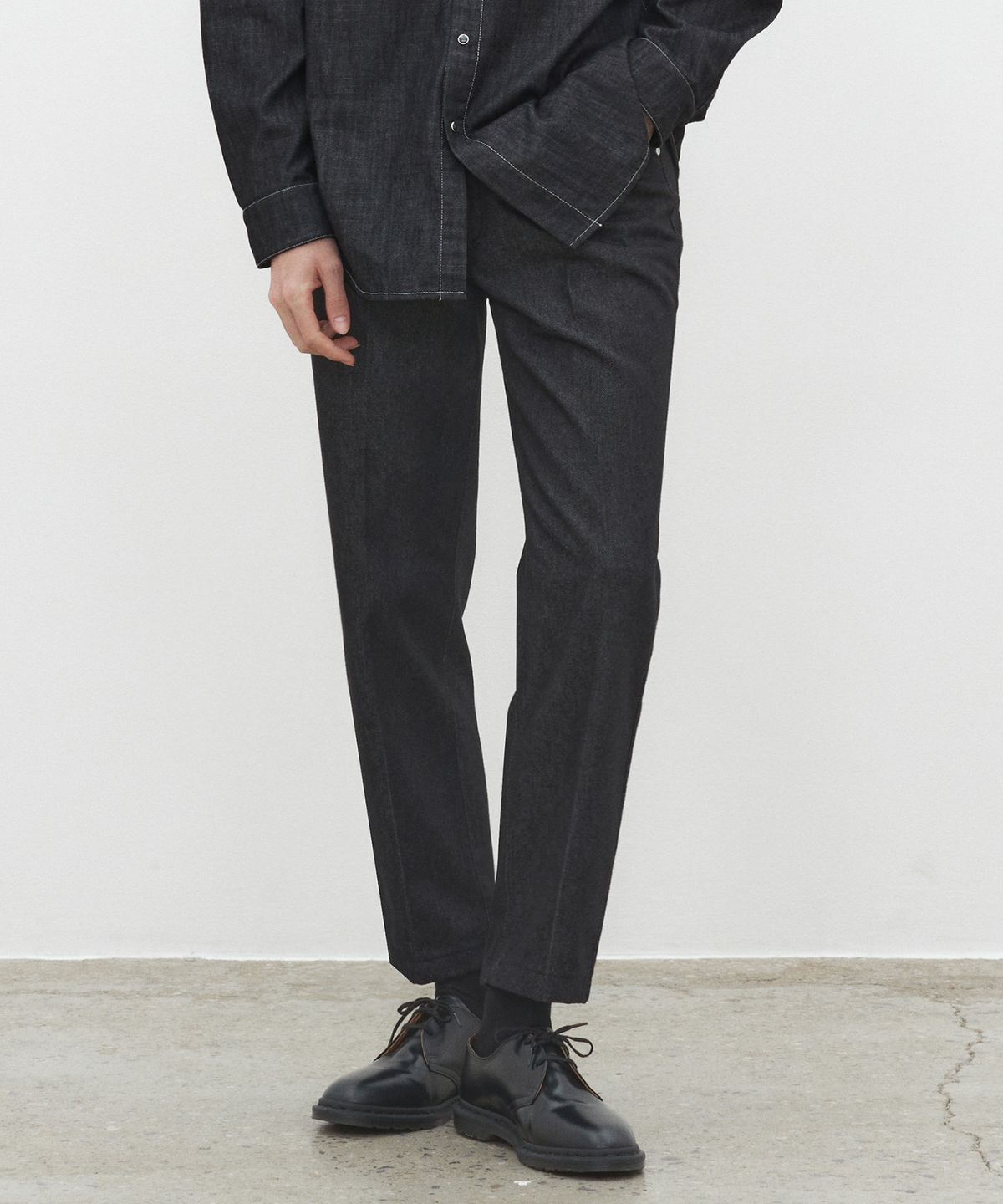 데케트(DECET) Dawn Cropped Tapered Jeans DCPT001CPBlack2