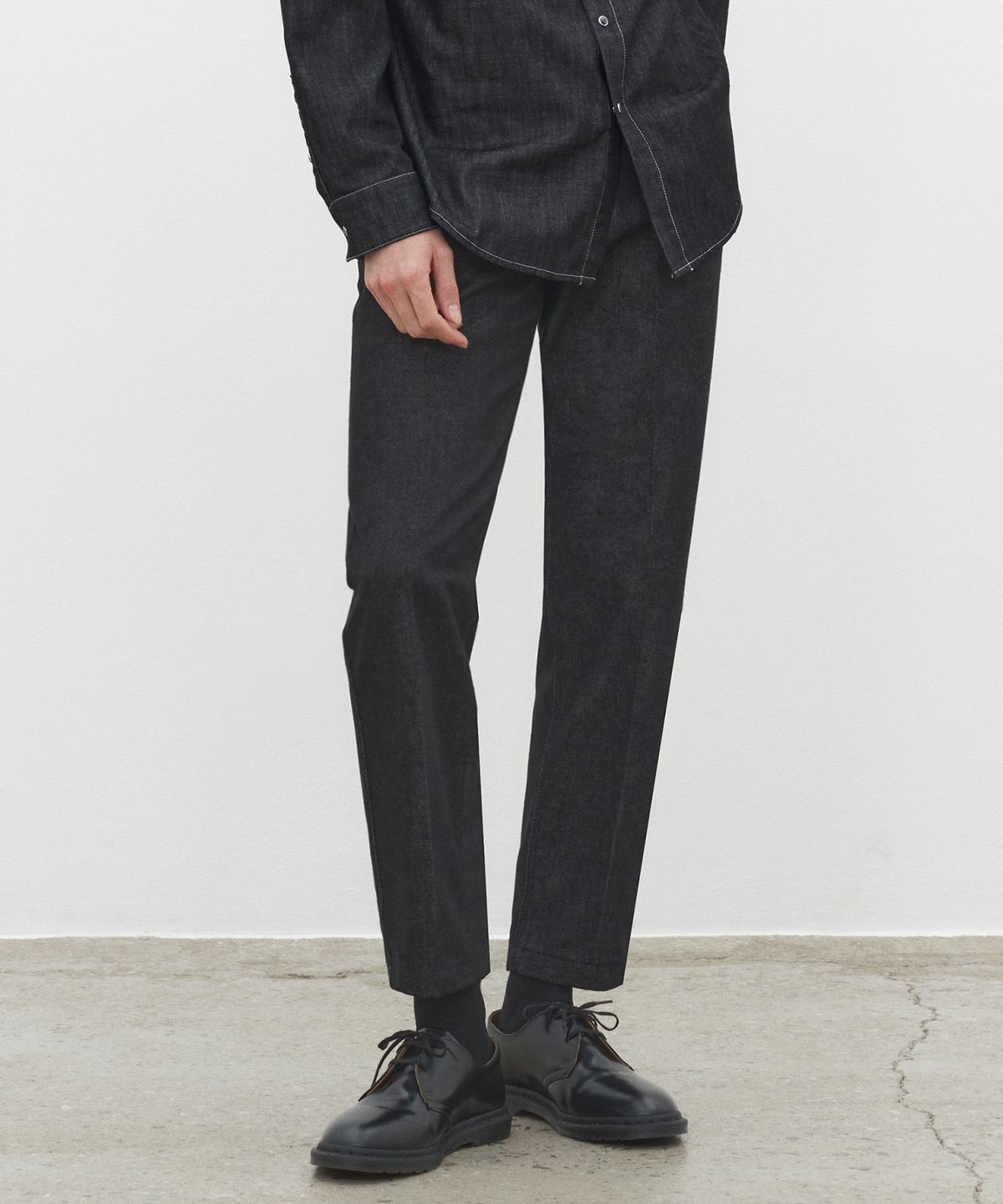 데케트(DECET) Dawn Cropped Tapered Jeans DCPT001CPBlack2