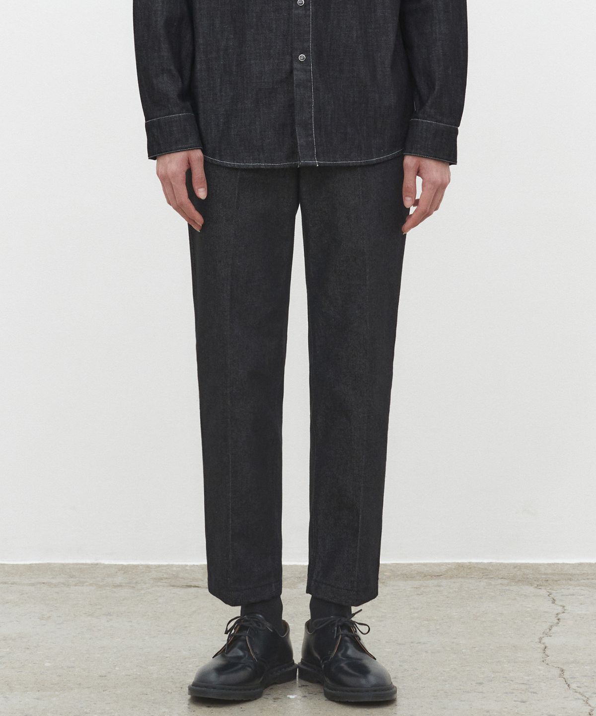 데케트(DECET) Dawn Cropped Tapered Jeans DCPT001CPBlack2