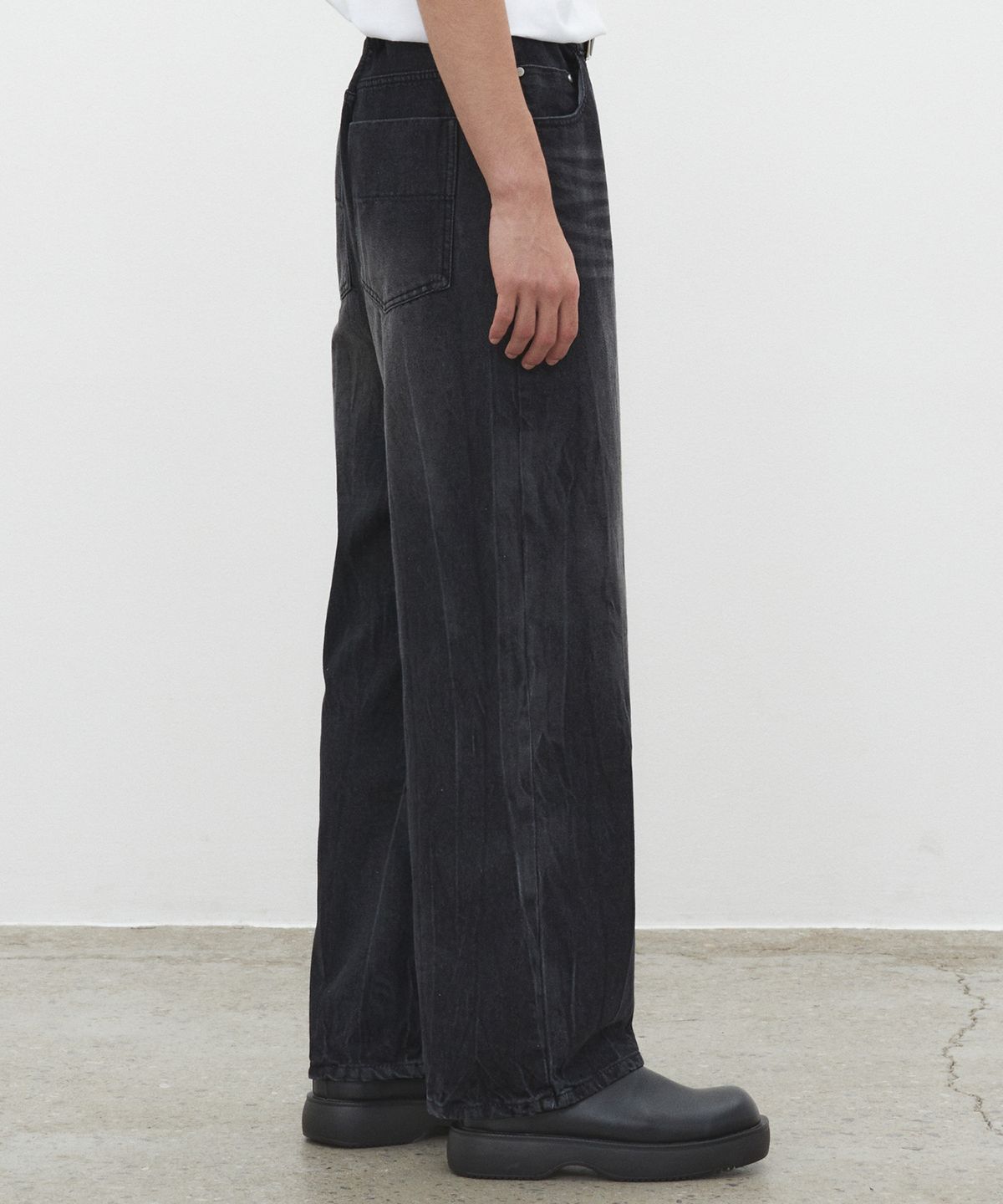 데케트(DECET) Mid Rise Wide Jeans DCPT027DMCRBlack