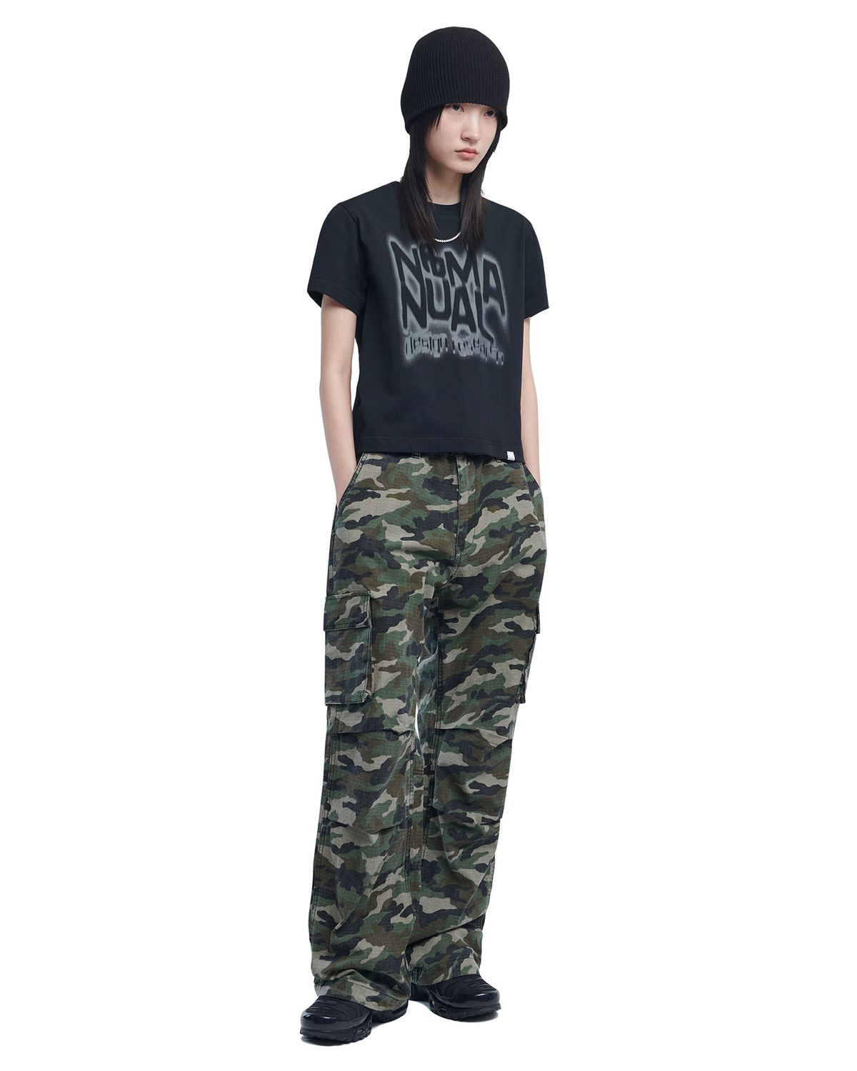노매뉴얼(NOMANUAL) BUZZ T-SHIRT - BLACK