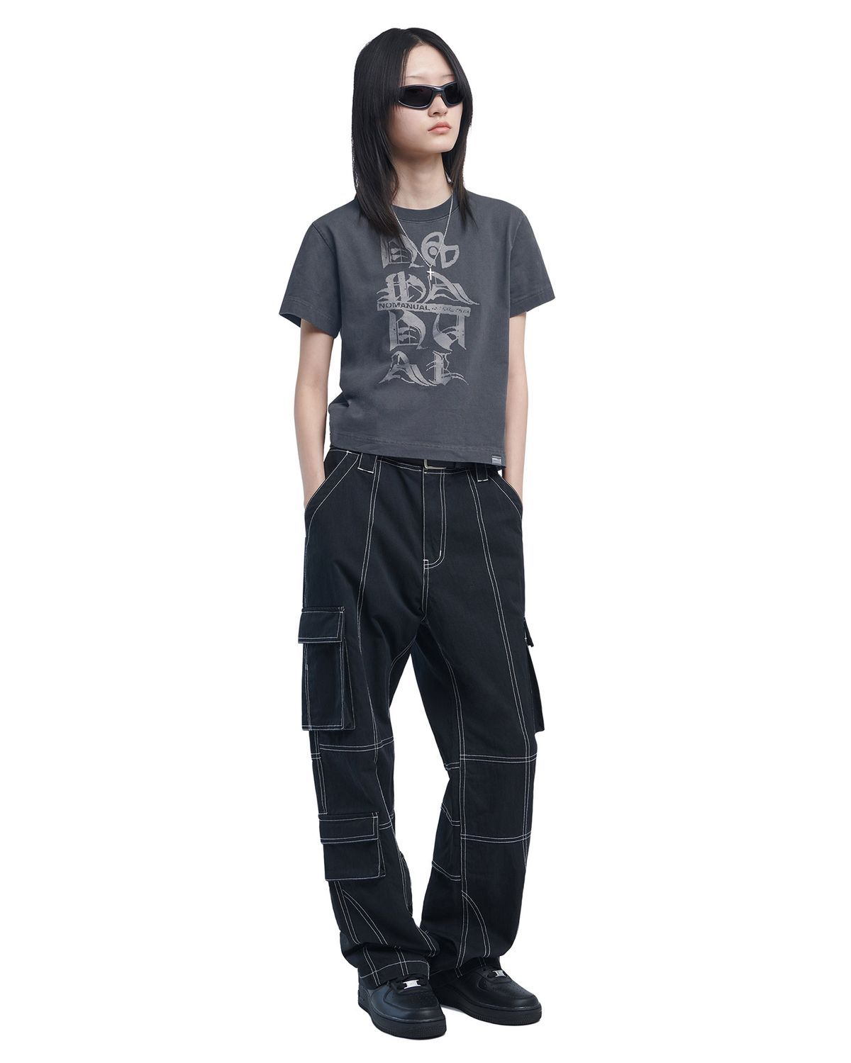 노매뉴얼(NOMANUAL) BLACK LETTER T-SHIRT - CHARCOAL