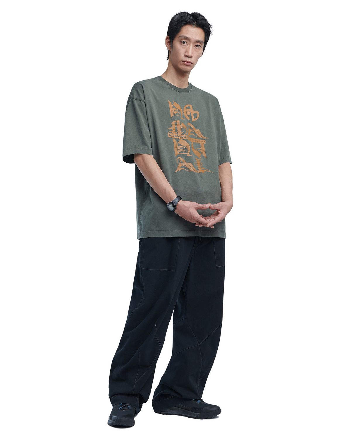 노매뉴얼(NOMANUAL) BLACK LETTER T-SHIRT - KHAKI