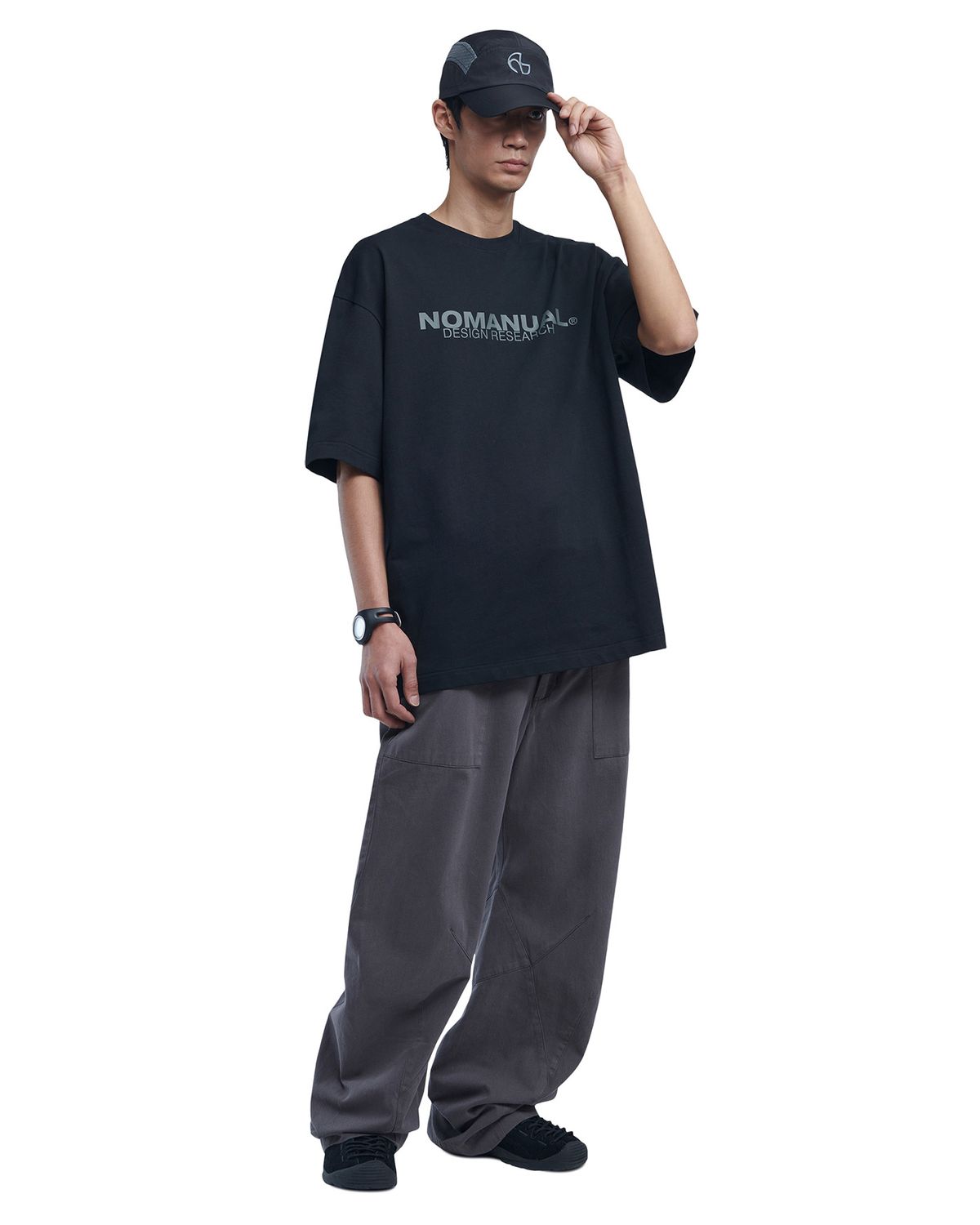 노매뉴얼(NOMANUAL) 3D CURVED PANTS - CHARCOAL