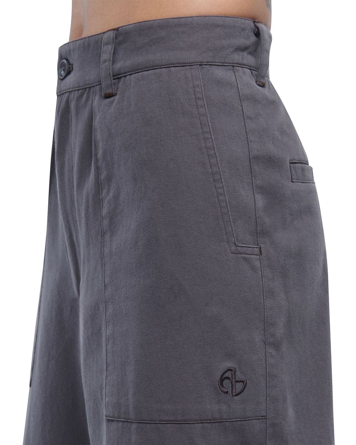 노매뉴얼(NOMANUAL) 3D CURVED PANTS - CHARCOAL