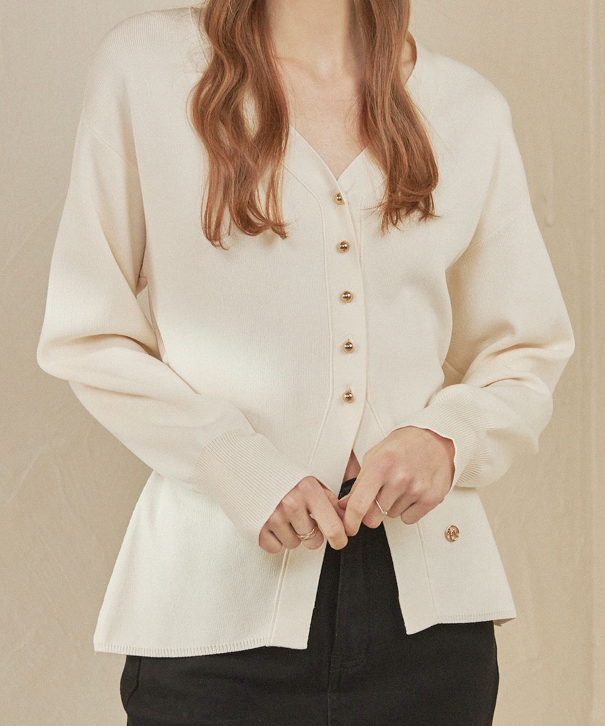 미케네(MICANE) 레돌런스 브이넥 라인 가디건 크림