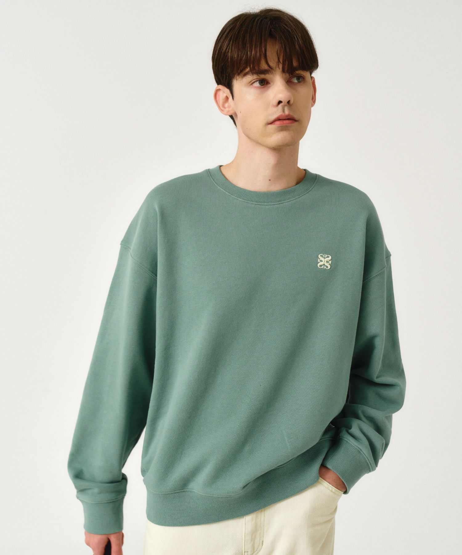 スウェット・トレーナー SATUR Classic Logo Basic Sweatshirt Sage Green MUSINSA | SATUR Classic Logo Basic Sweatshirt Sage Green
