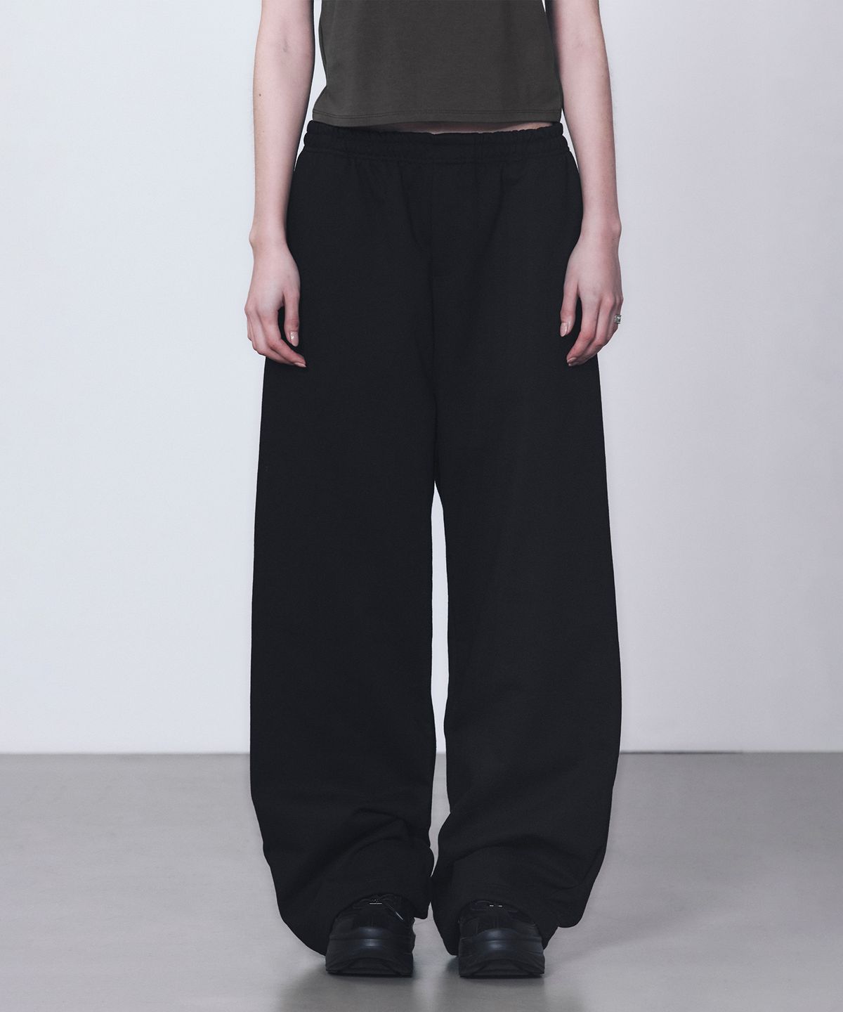 트리밍버드(TREEMINGBIRD) TMB Square Logo Sweat Pants [ Black ]