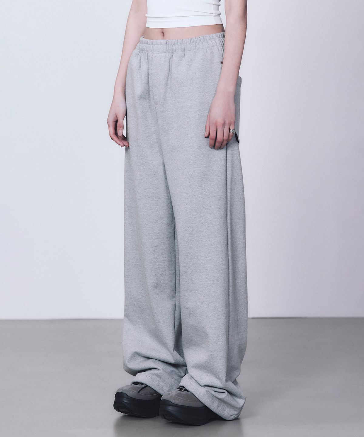 트리밍버드(TREEMINGBIRD) TMB Square Logo Sweat Pants [ Gray ]