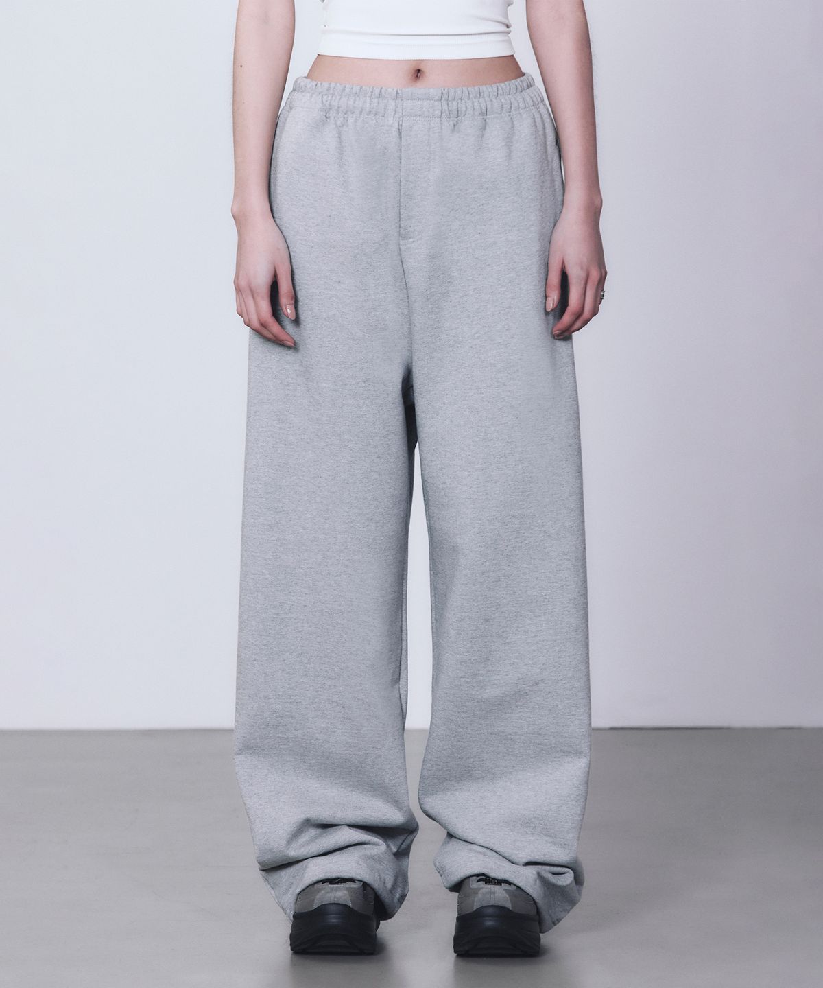 트리밍버드(TREEMINGBIRD) TMB Square Logo Sweat Pants [ Gray ]