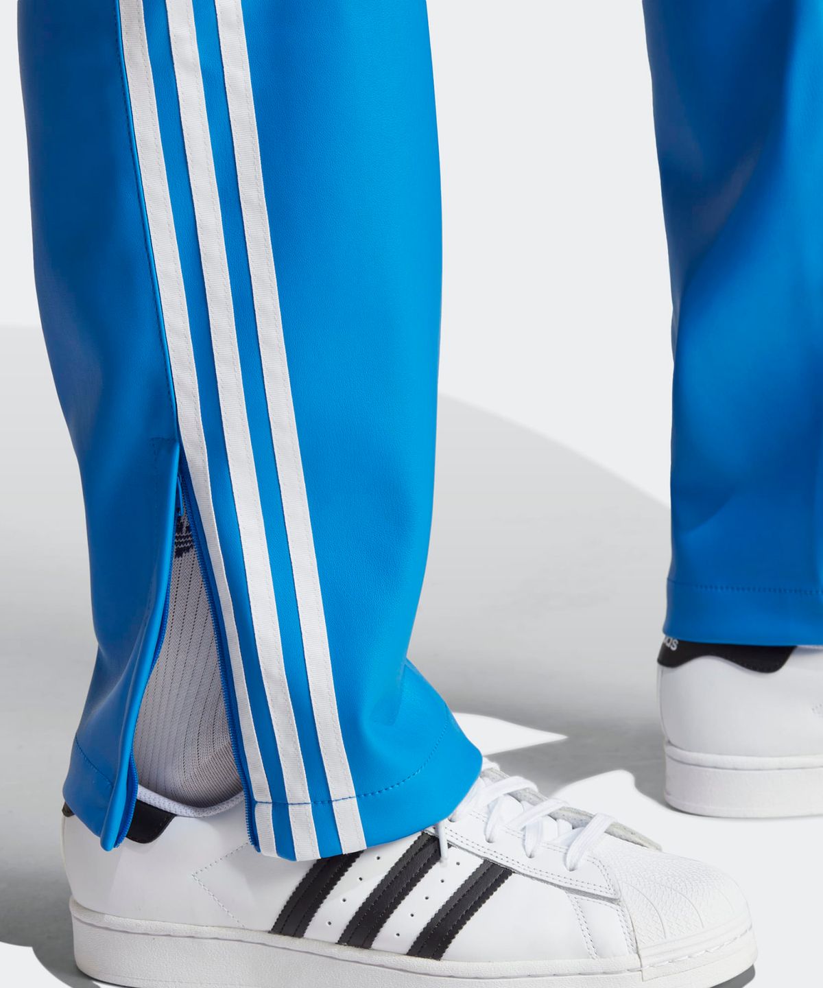 아디다스(ADIDAS) 포우 레더 3S 파이어버드 트랙 팬츠 - 블루 / IZ4040