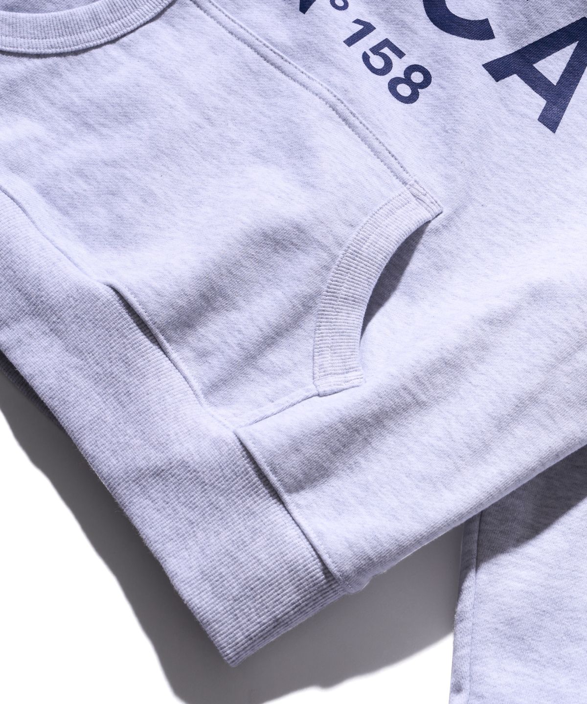 에이카화이트(AECA) BIG LOGO CROP HOODIE-LIGHT GREY/NAVY