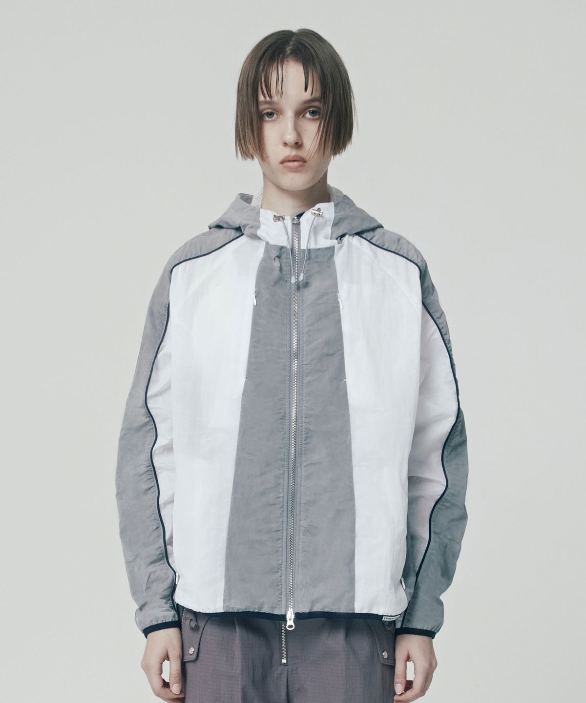더바이닐하우스(THEVINYLHOUSE) TWO COLOR NYLON JACKET GREY (VH2ESUJ241A)