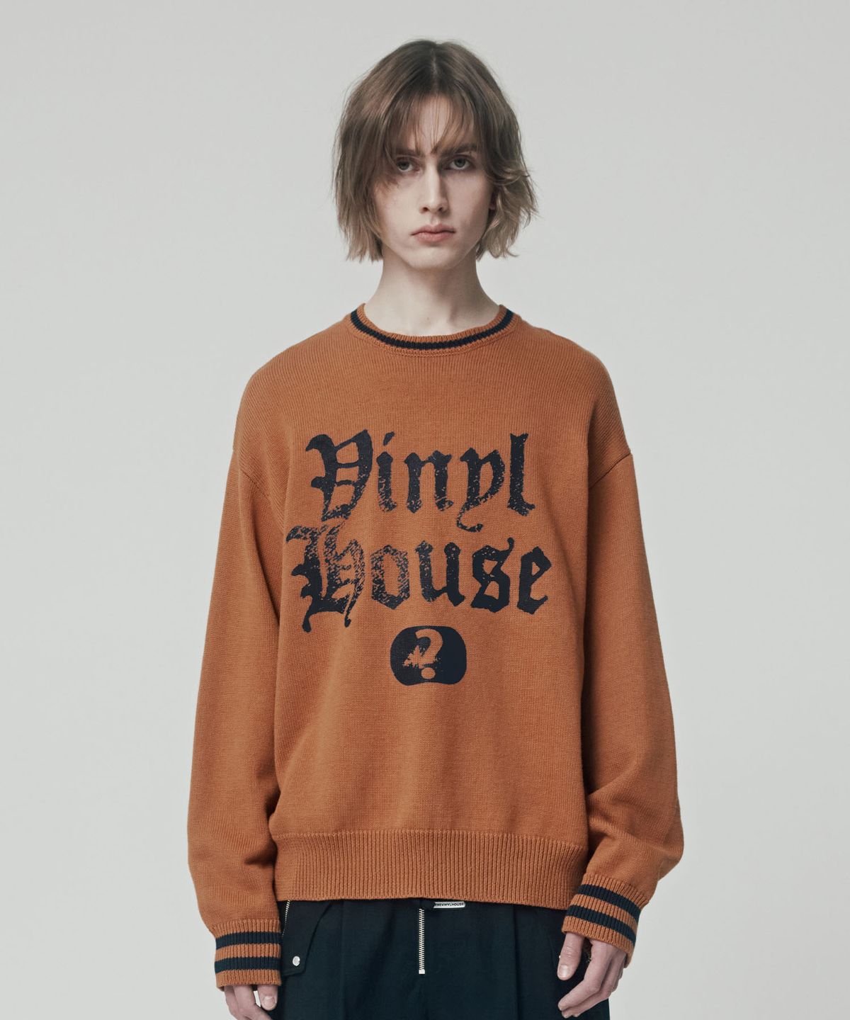 더바이닐하우스(THEVINYLHOUSE) QUESTION MARK SWEATER ORANGE (VH2ESUK600A)